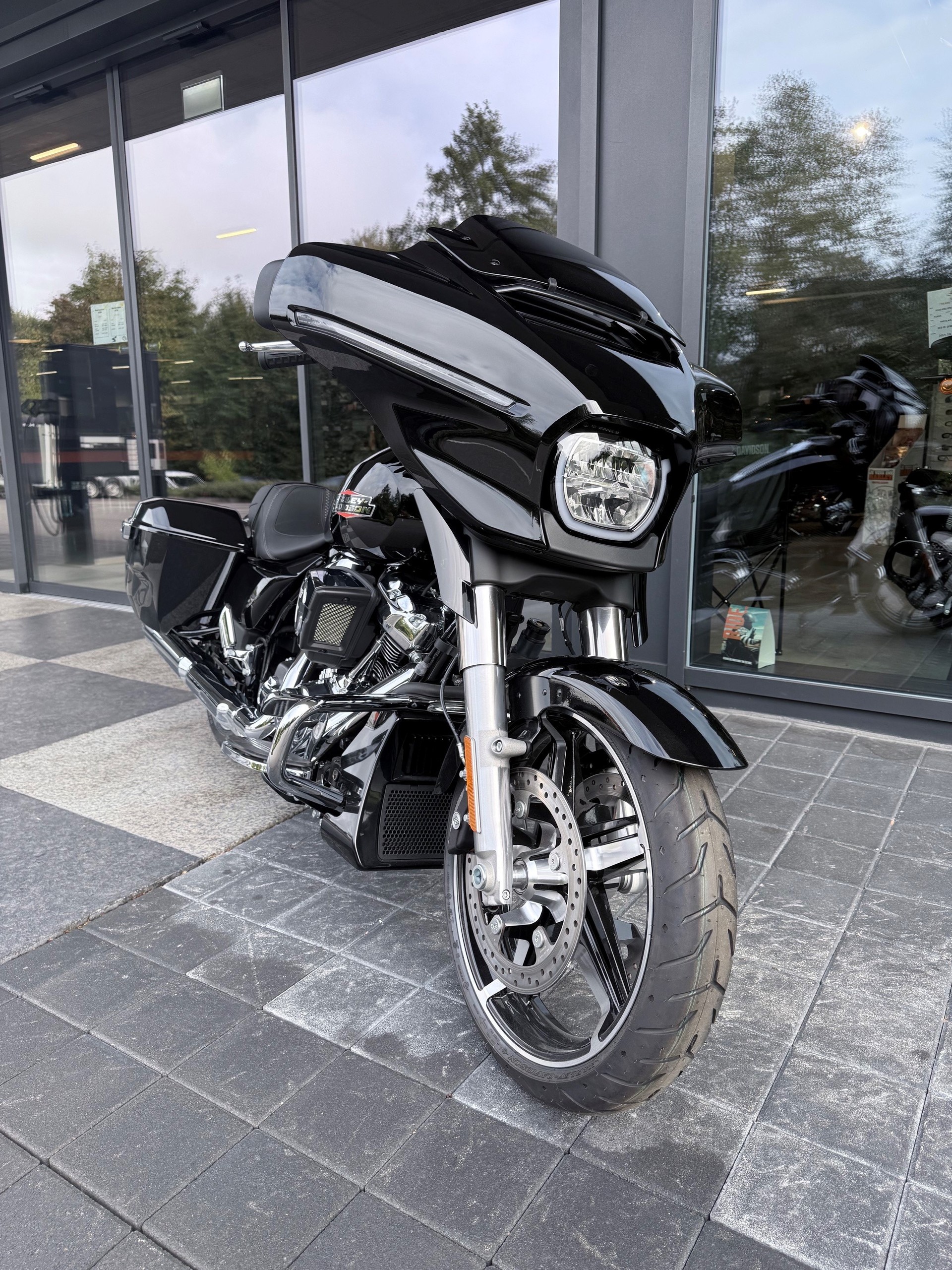 HARLEY-DAVIDSON FLHX Street Glide 117-showroom-element-1