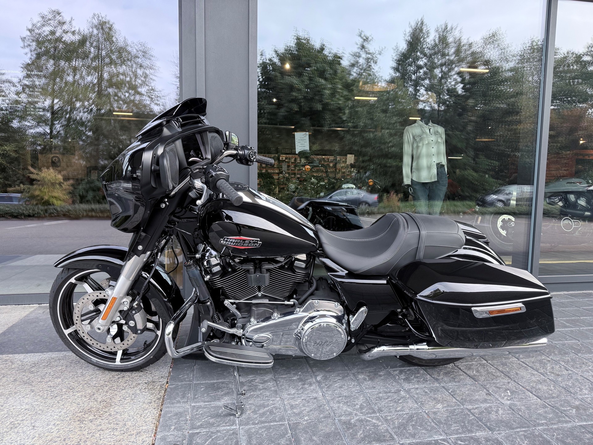 HARLEY-DAVIDSON FLHX Street Glide 117-showroom-element-2