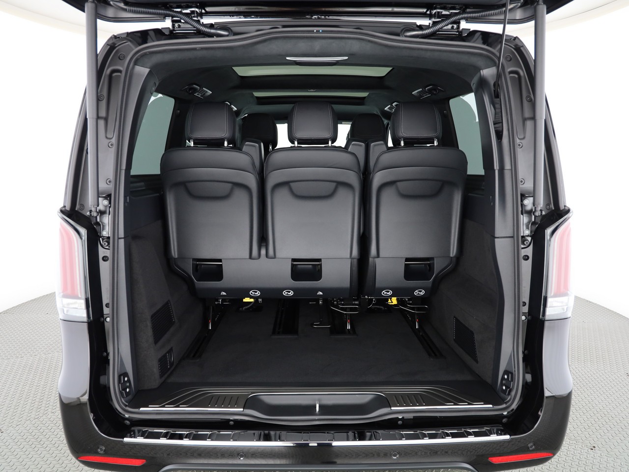 MERCEDES-BENZ V 300 d lang 4Matic Swiss Edition 9G-Tronic-image-5