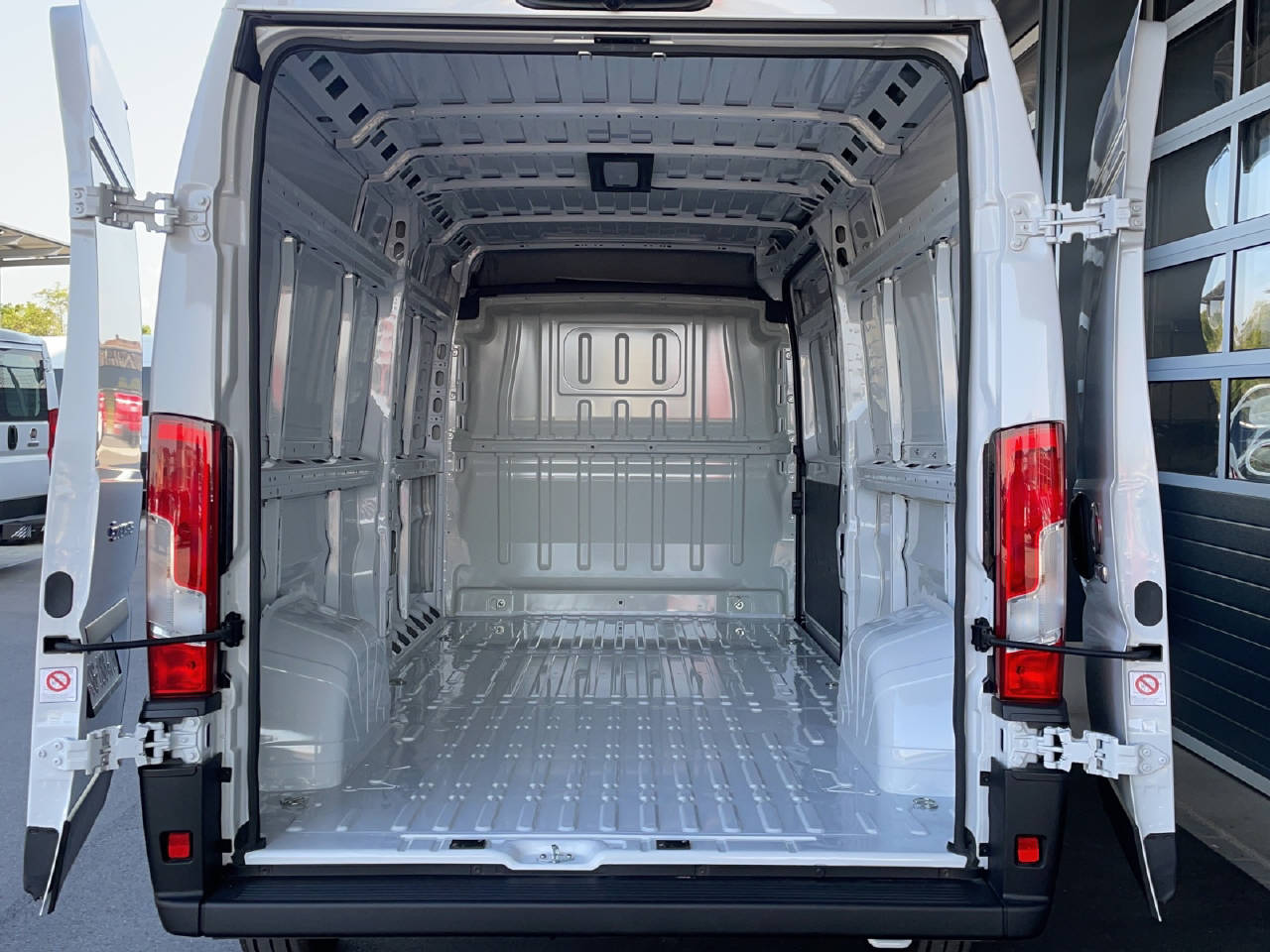 FIAT E-Ducato 35 47 kWh L3H2-image-13