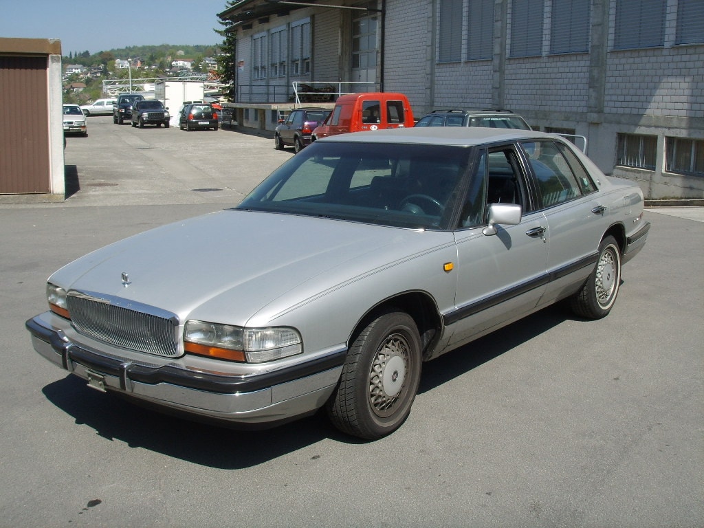 BUICK Park Avenue Sedan-image-1
