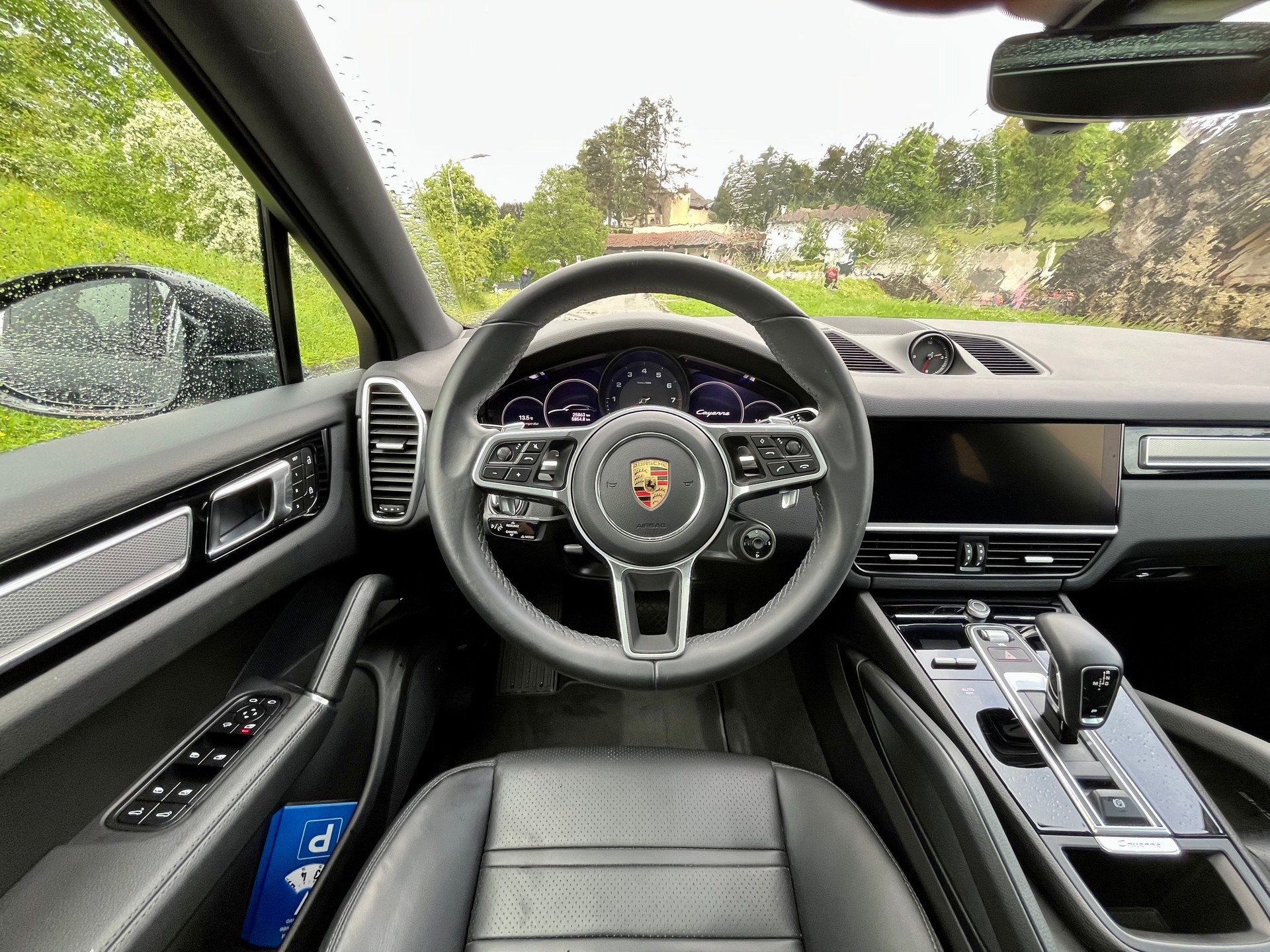 PORSCHE Cayenne Coupé Platinum Edition-image-11