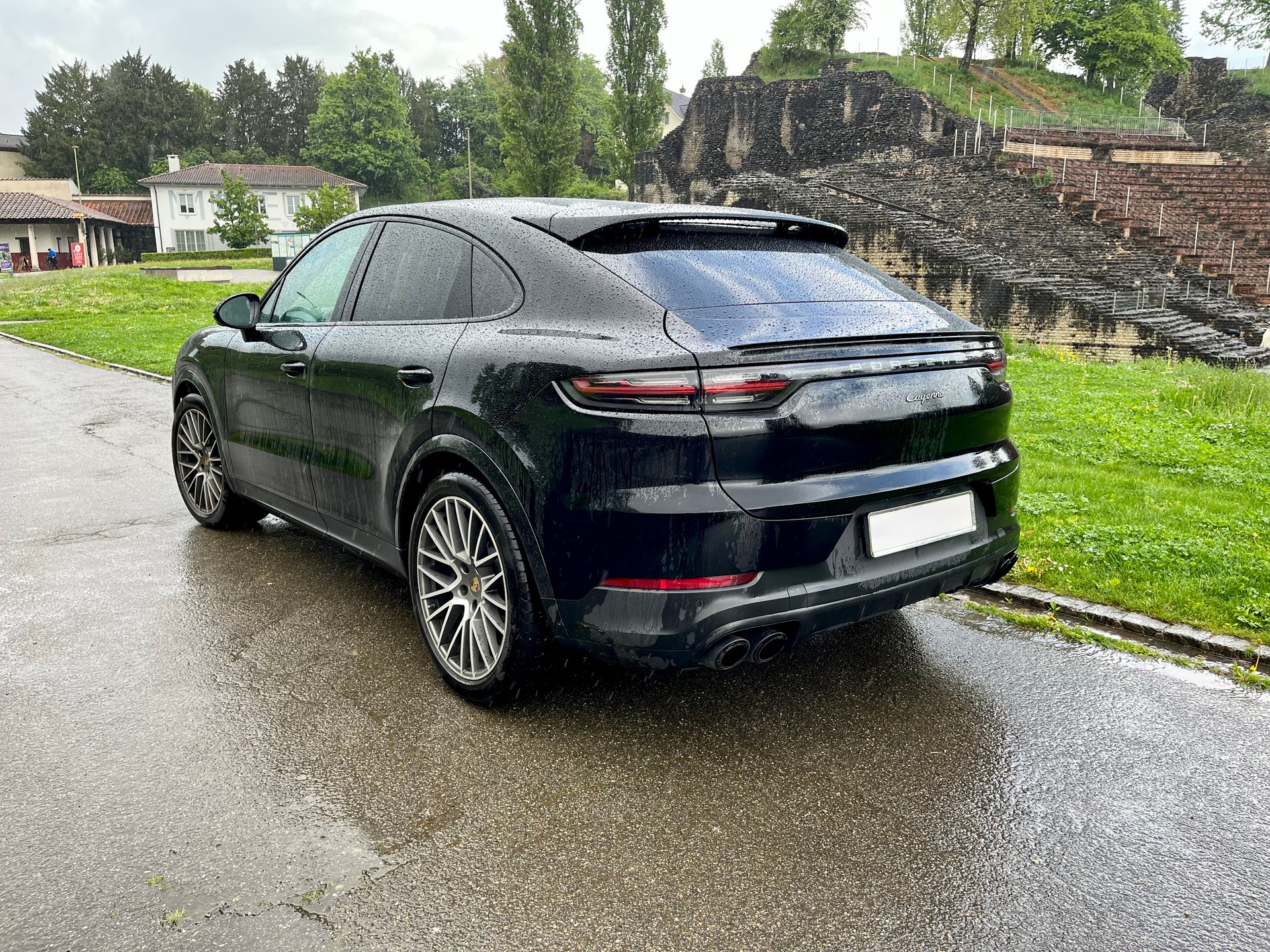 PORSCHE Cayenne Coupé Platinum Edition-image-5