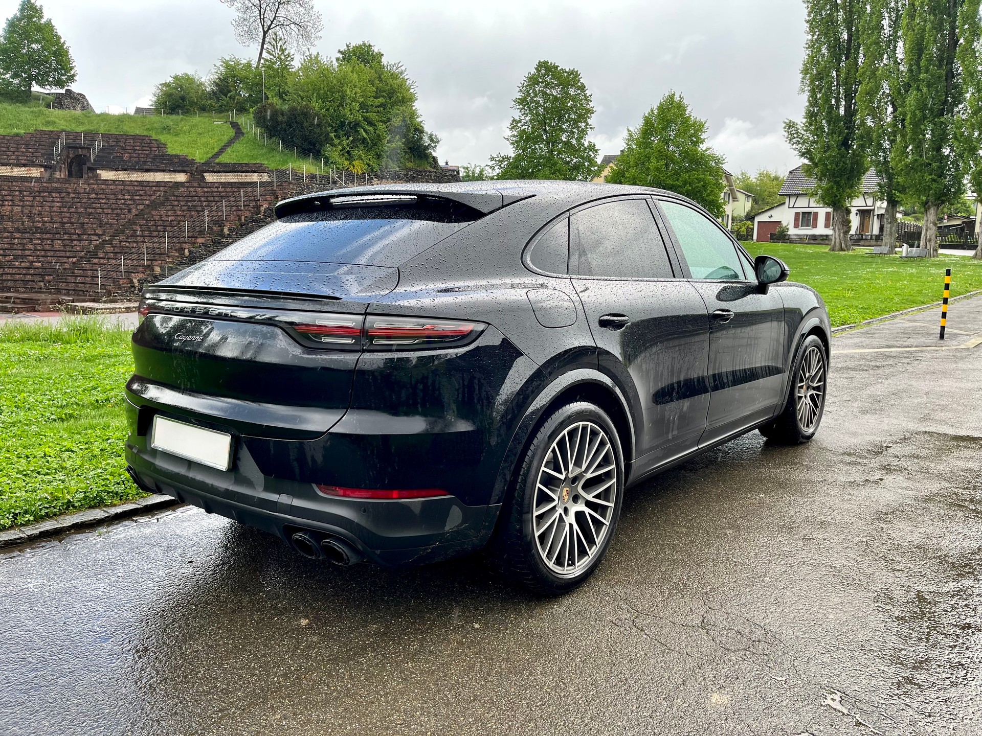 PORSCHE Cayenne Coupé Platinum Edition-image-3