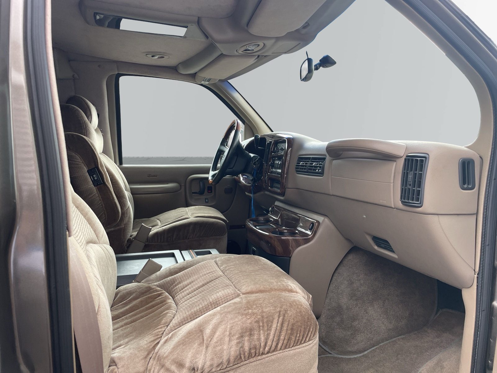 CHEVROLET RV G 2500-image-8