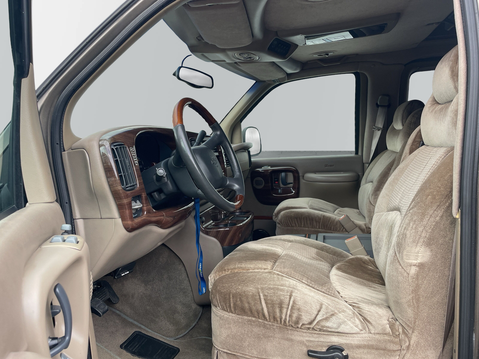 CHEVROLET RV G 2500-image-7
