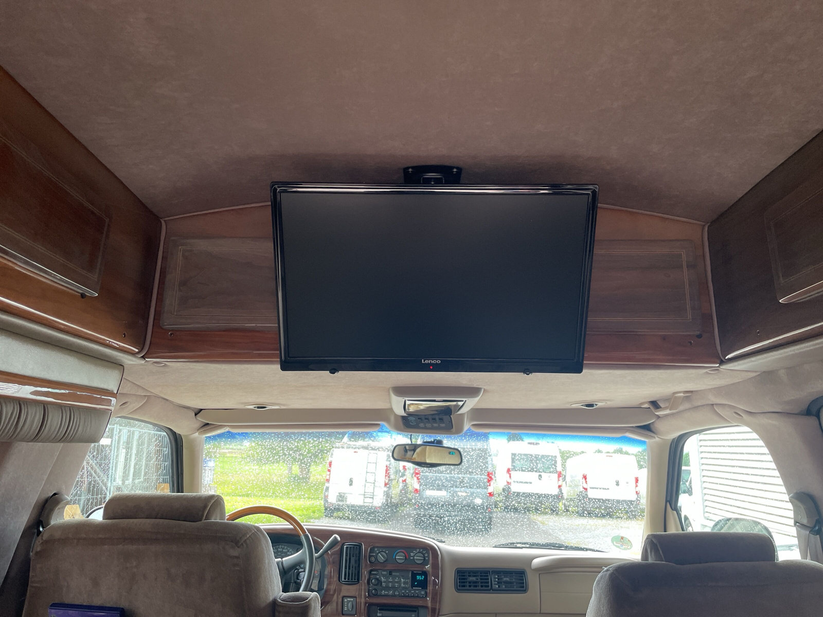 CHEVROLET RV G 2500-image-15