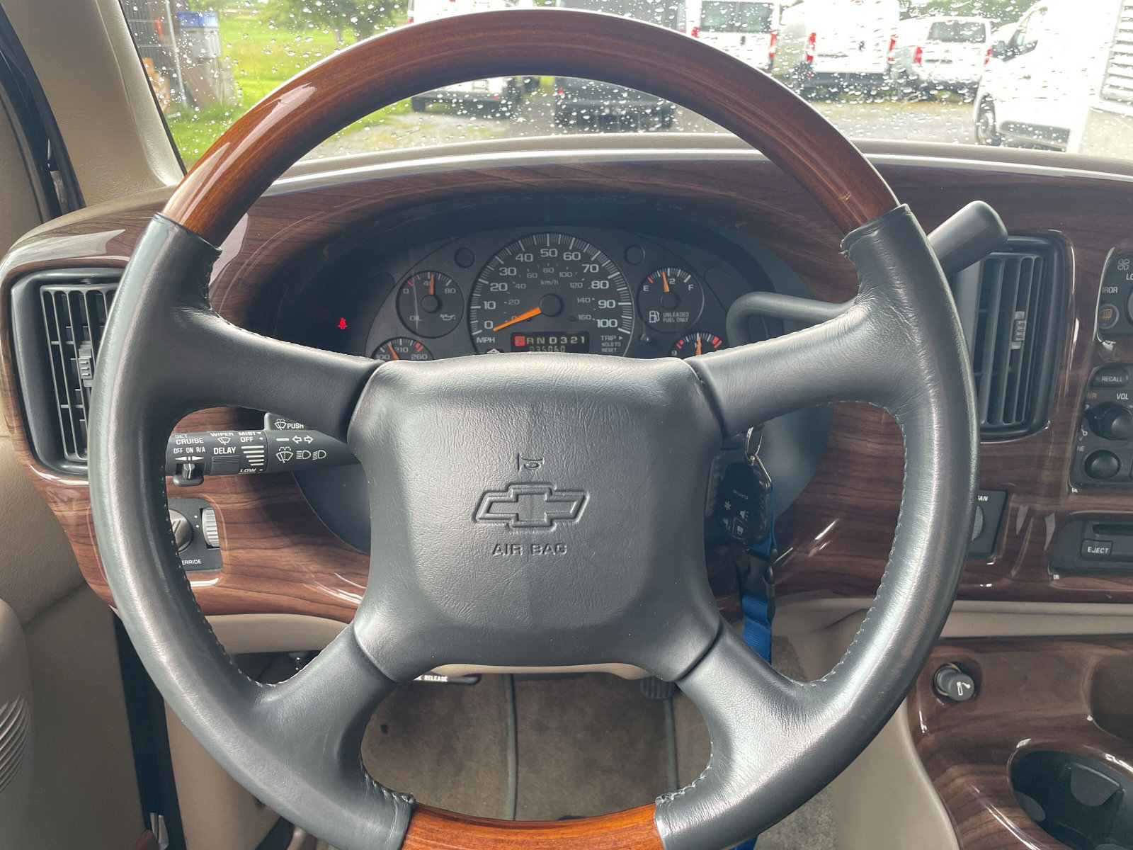 CHEVROLET RV G 2500-image-11