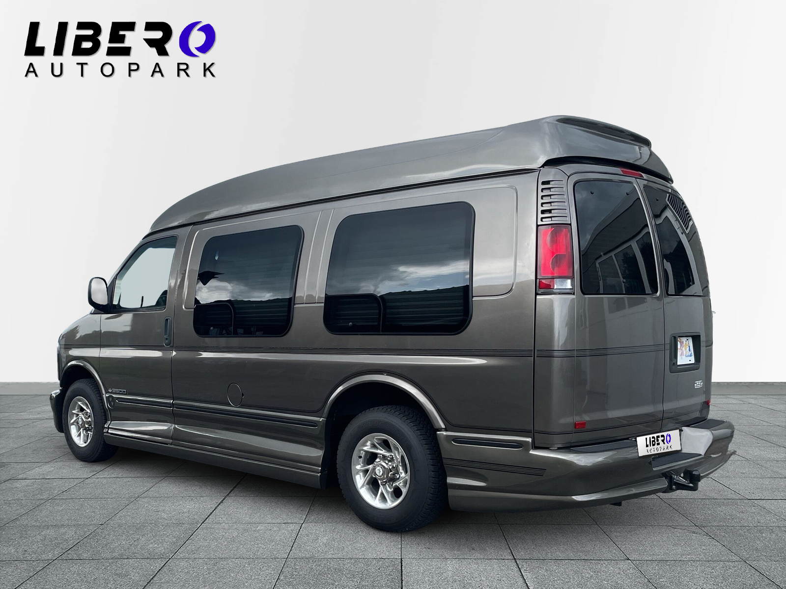 CHEVROLET RV G 2500-image-2
