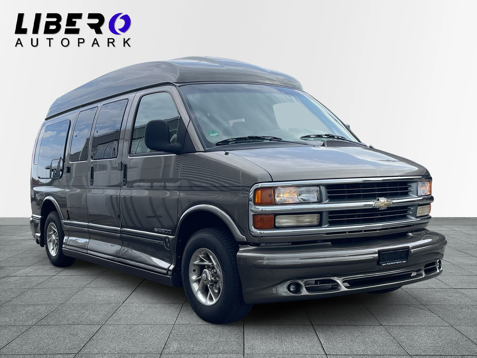 CHEVROLET RV G 2500-image-3