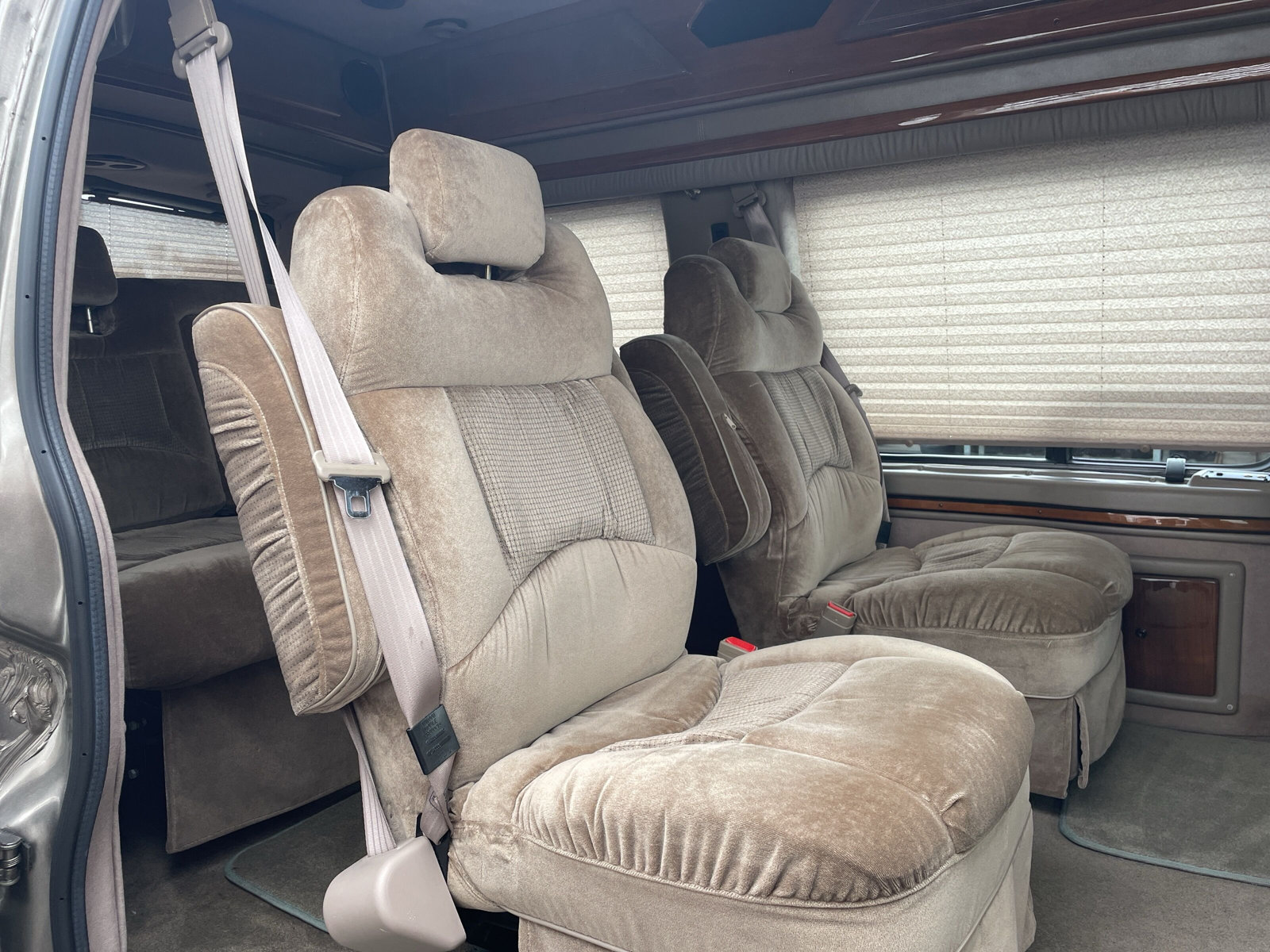 CHEVROLET RV G 2500-image-10