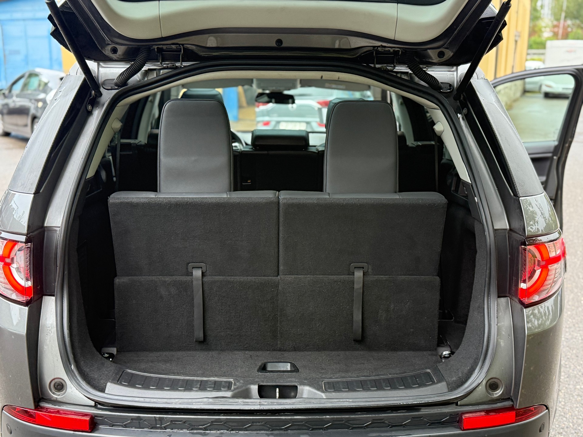 LAND ROVER Discovery Sport 2.0 TD4 SE AT9-image-9