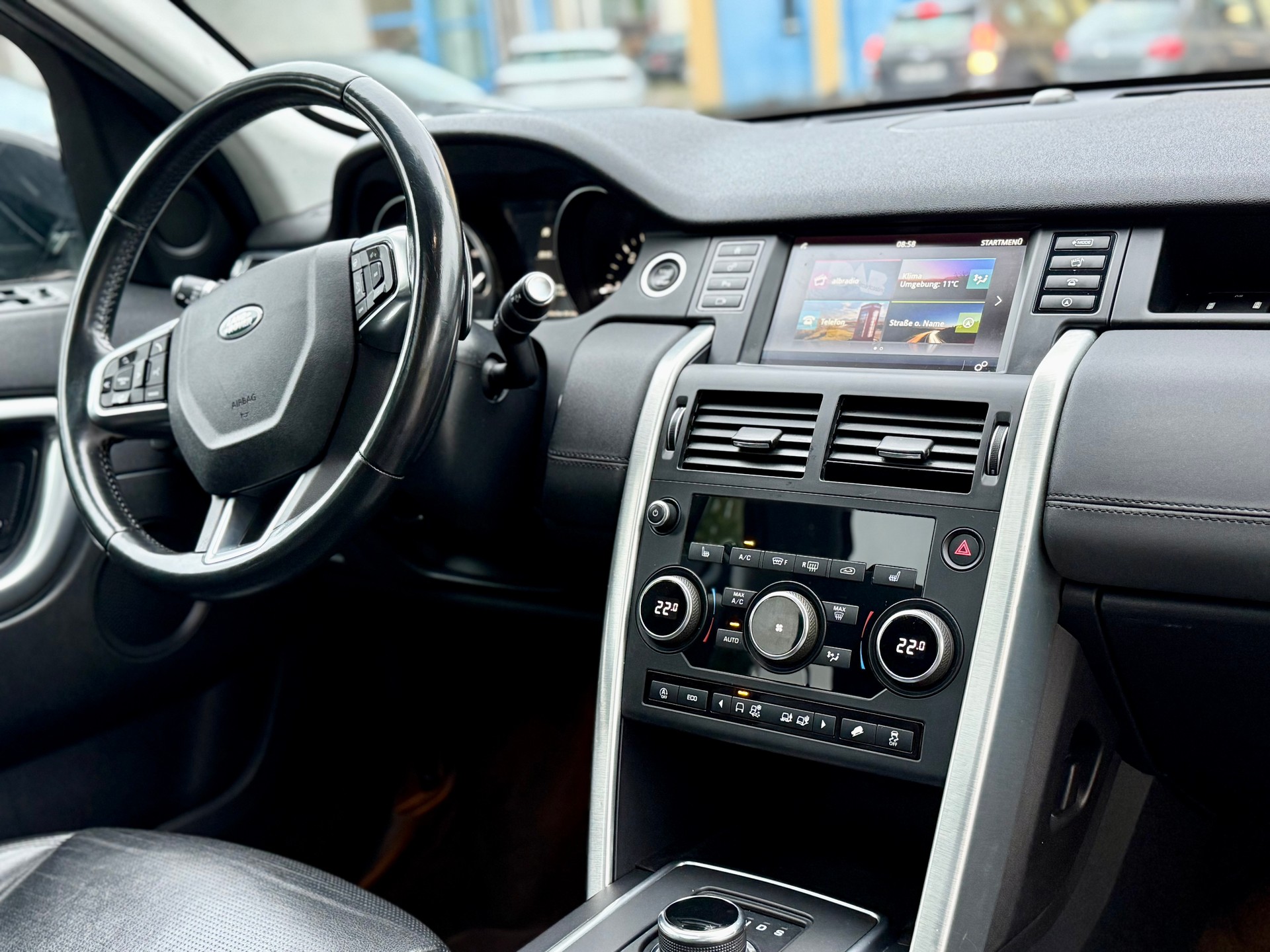 LAND ROVER Discovery Sport 2.0 TD4 SE AT9-image-8