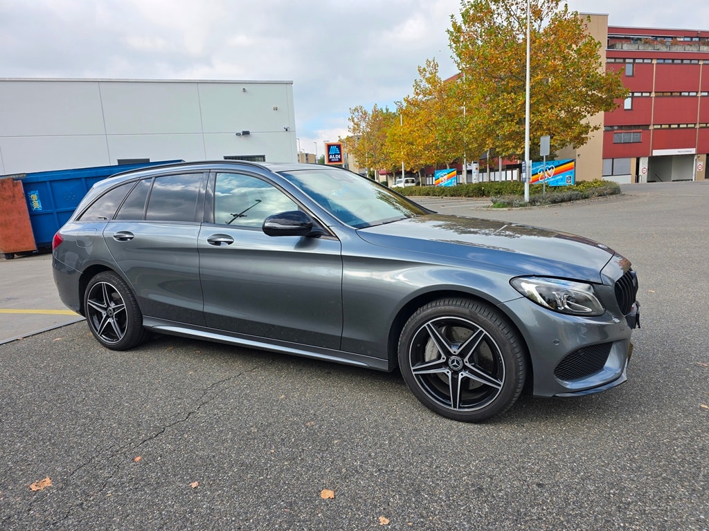 MERCEDES-BENZ C 400 AMG Line 4matic Kombi-image-9