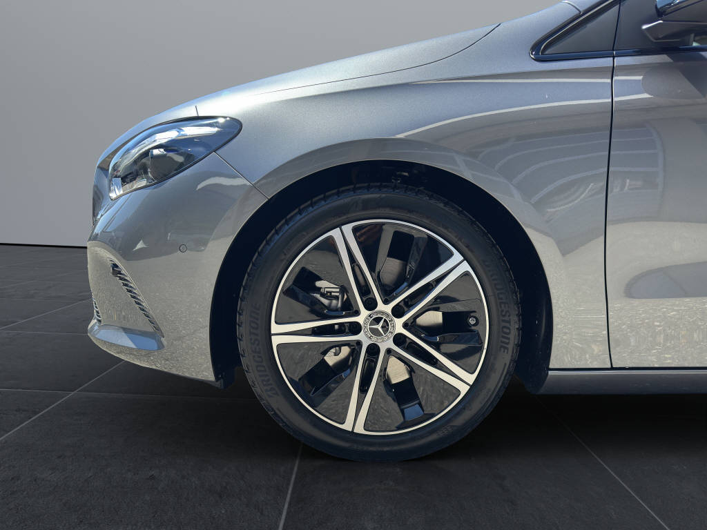 MERCEDES-BENZ B 220 Progressive 4matic-image-15
