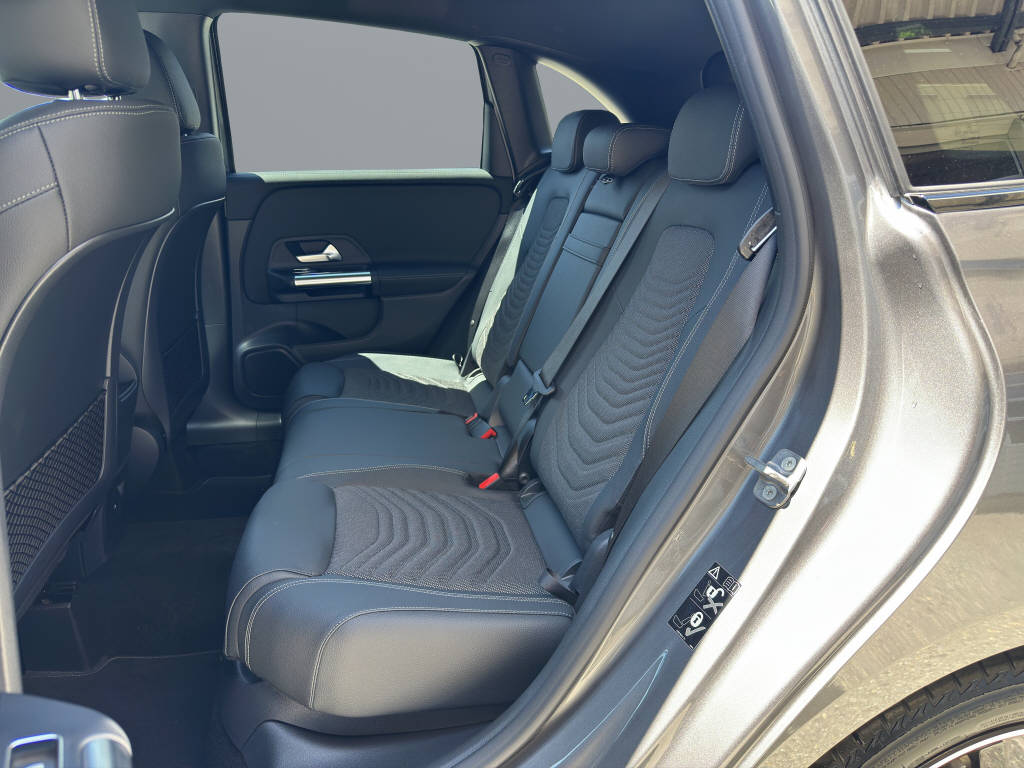 MERCEDES-BENZ B 220 Progressive 4matic-image-11