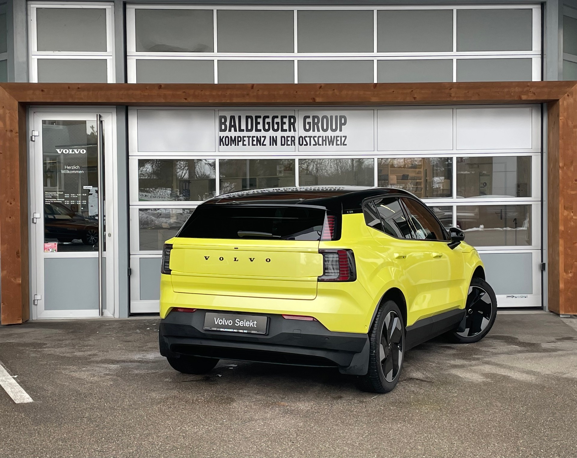 VOLVO EX 30 E60 Twin Ultra AWD-image-2