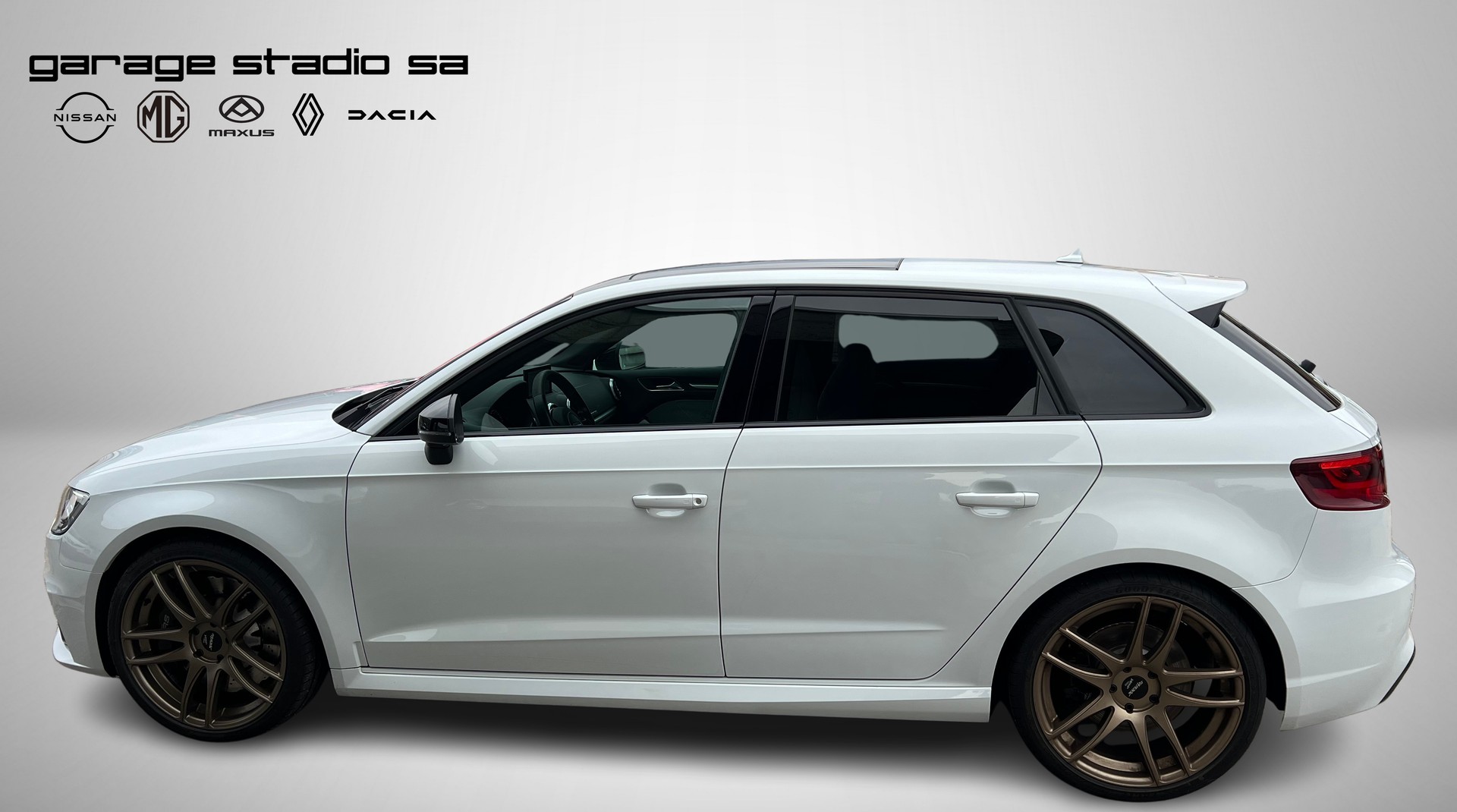 AUDI RS3 2.5 TSI quattro S-tronic-image-2