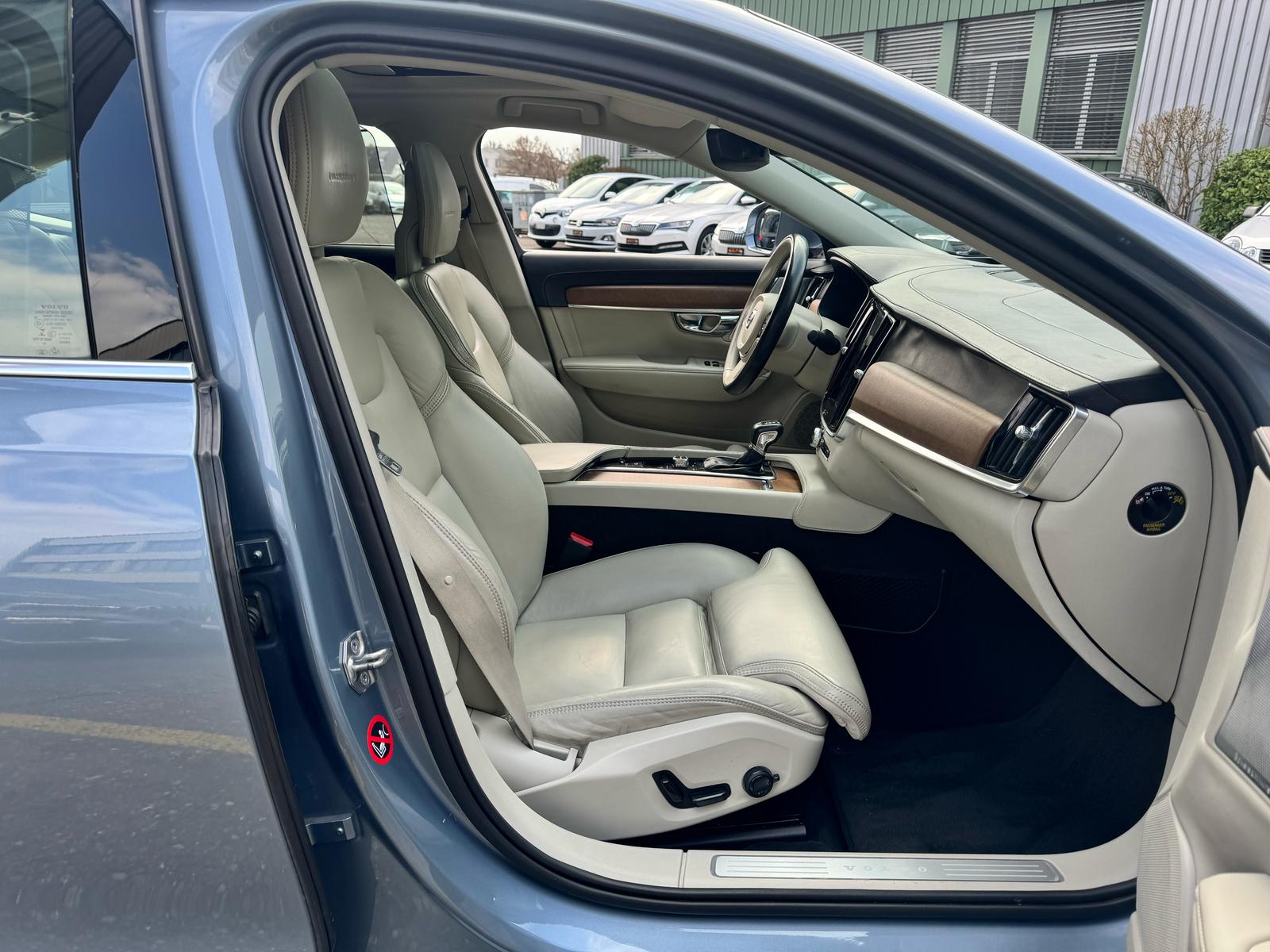 VOLVO S90 2.0 D5 Inscription AWD-image-9