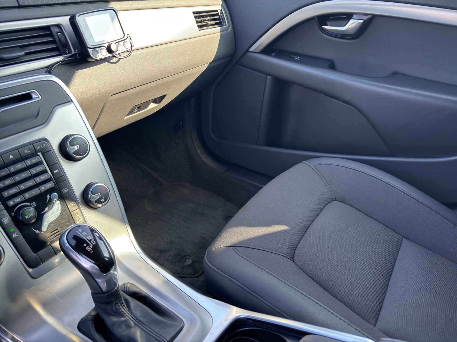 VOLVO XC70 2.4 D4 Family Ed. AWD-image-8