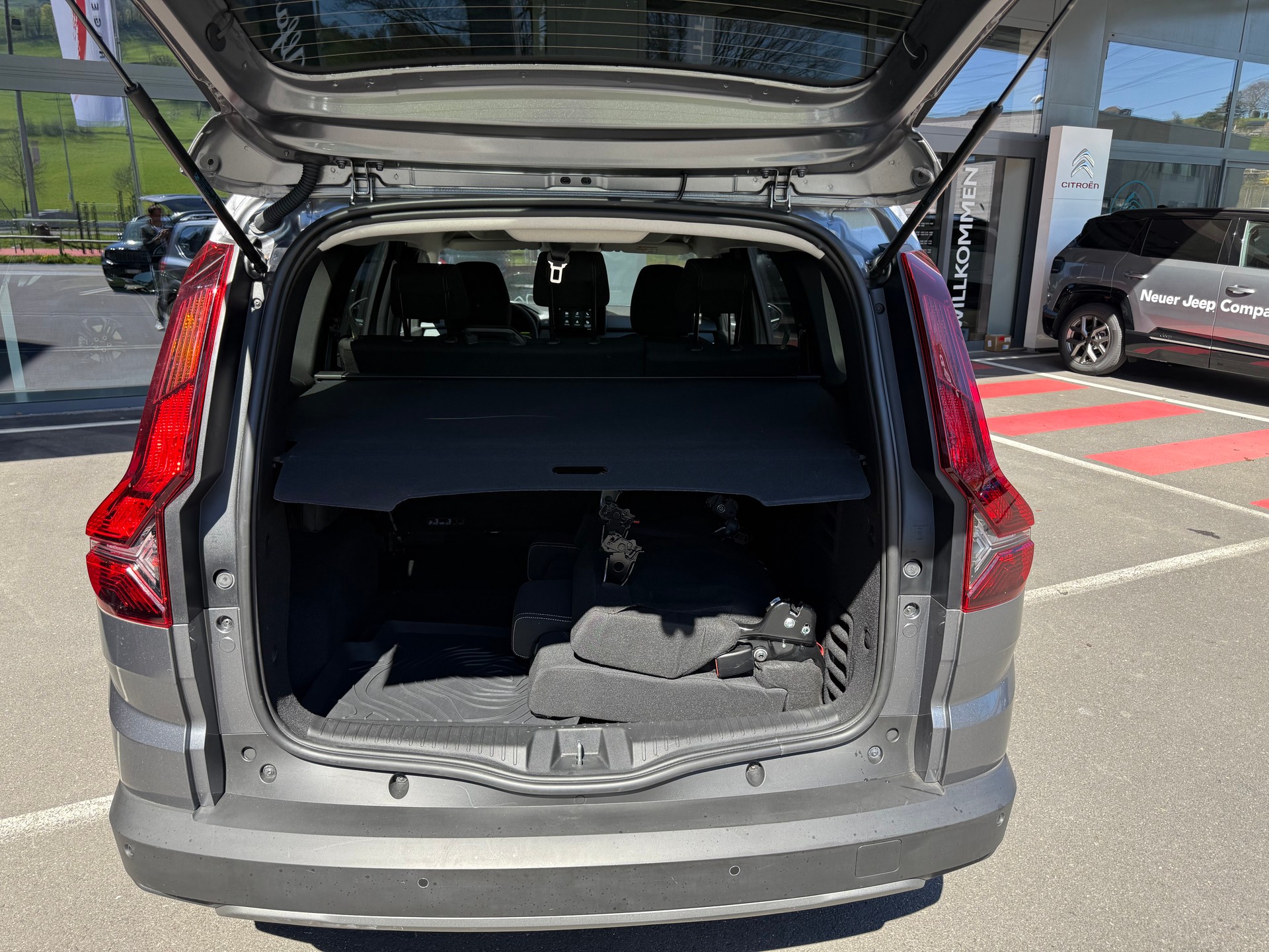 DACIA Jogger HEV 140 Extreme-image-3