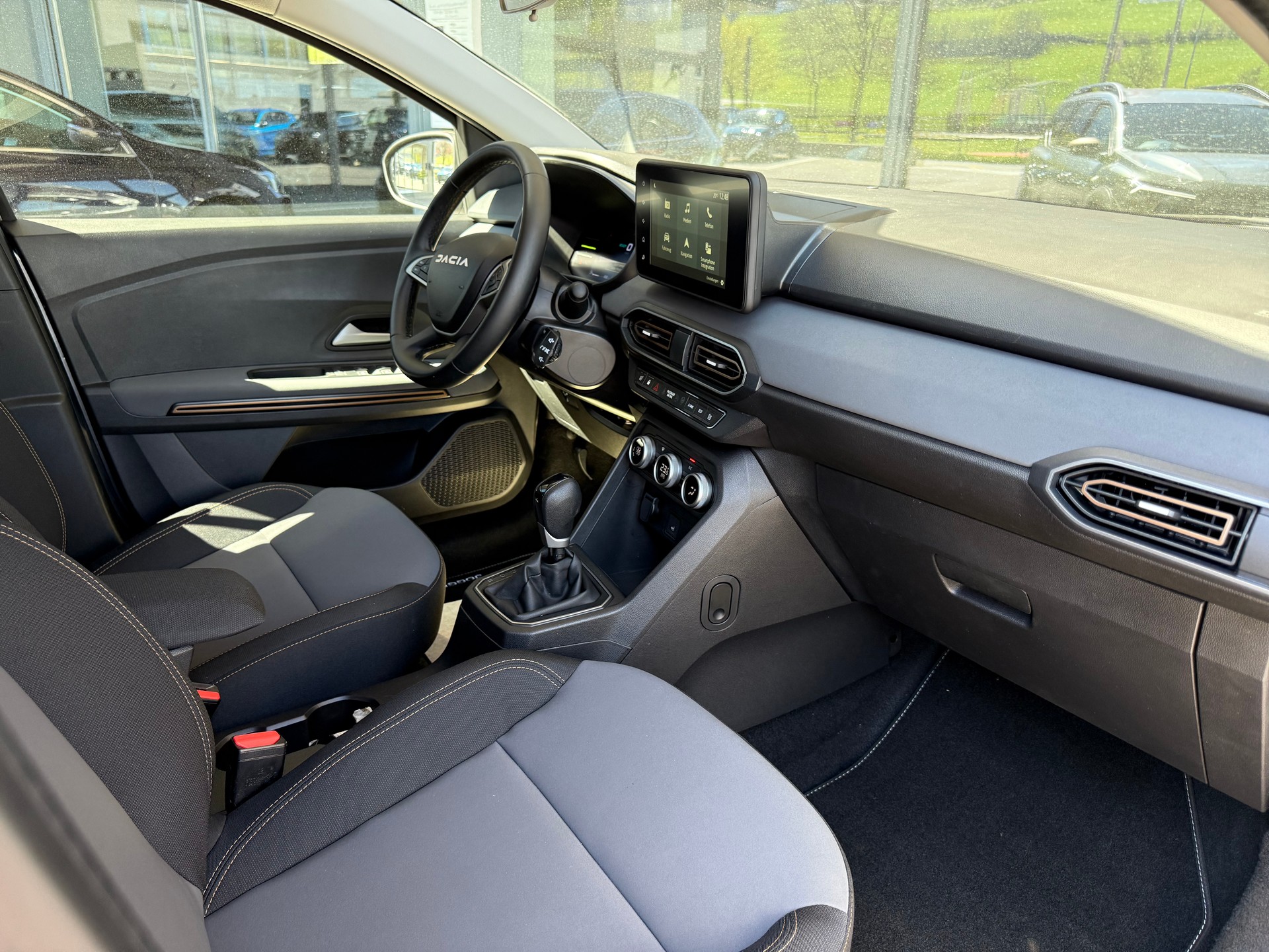 DACIA Jogger HEV 140 Extreme-image-8