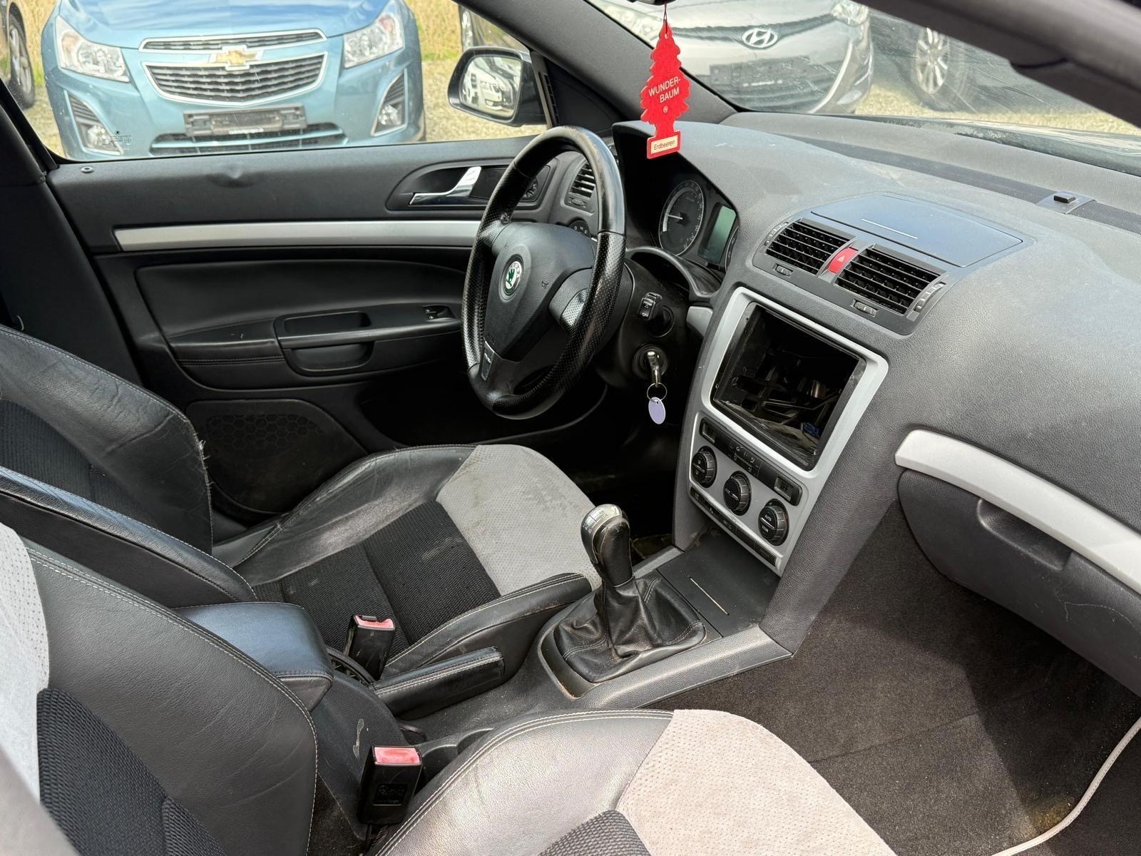 SKODA Octavia 2.0 TFSI RS-image-5