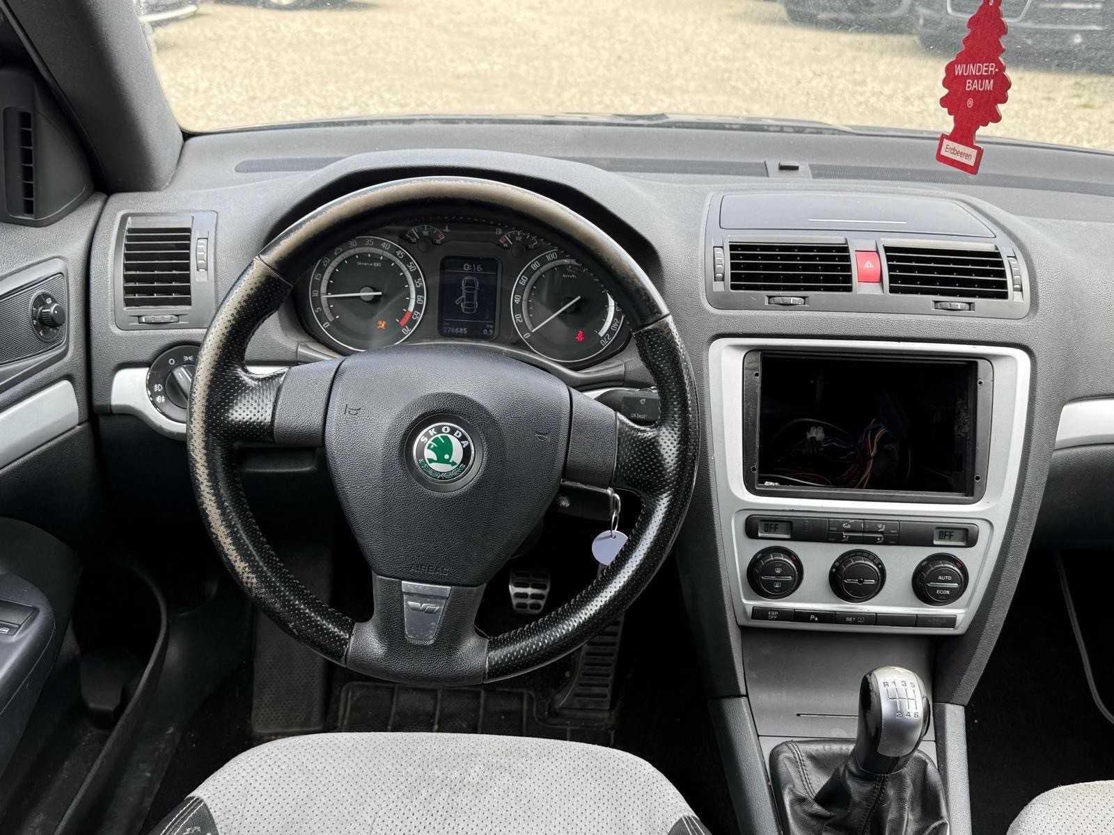 SKODA Octavia 2.0 TFSI RS-image-4