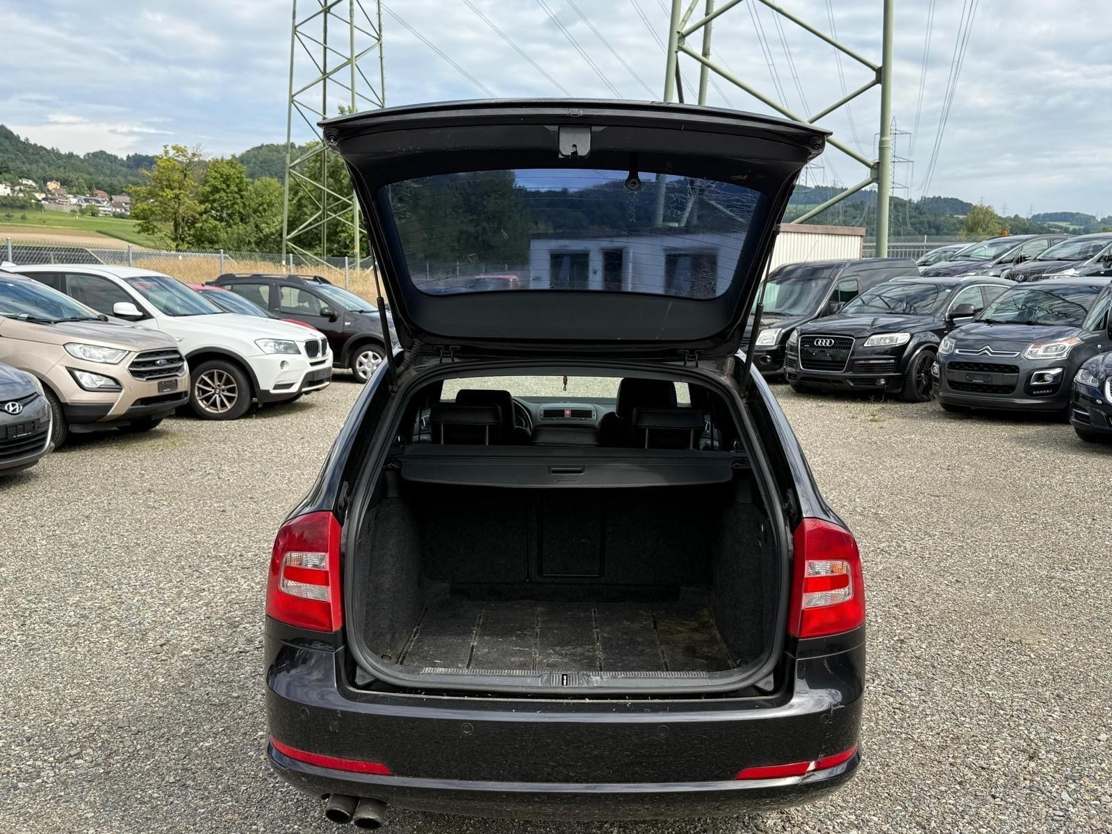 SKODA Octavia 2.0 TFSI RS-image-12