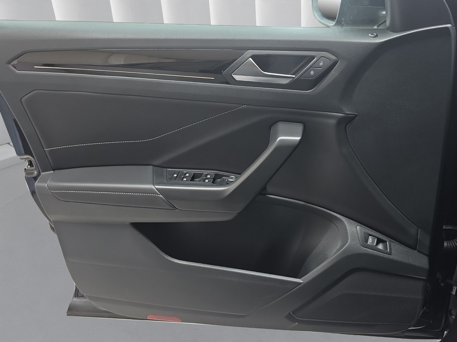 VW T-Roc 2.0 TSI R-Line DSG 4motion-image-15