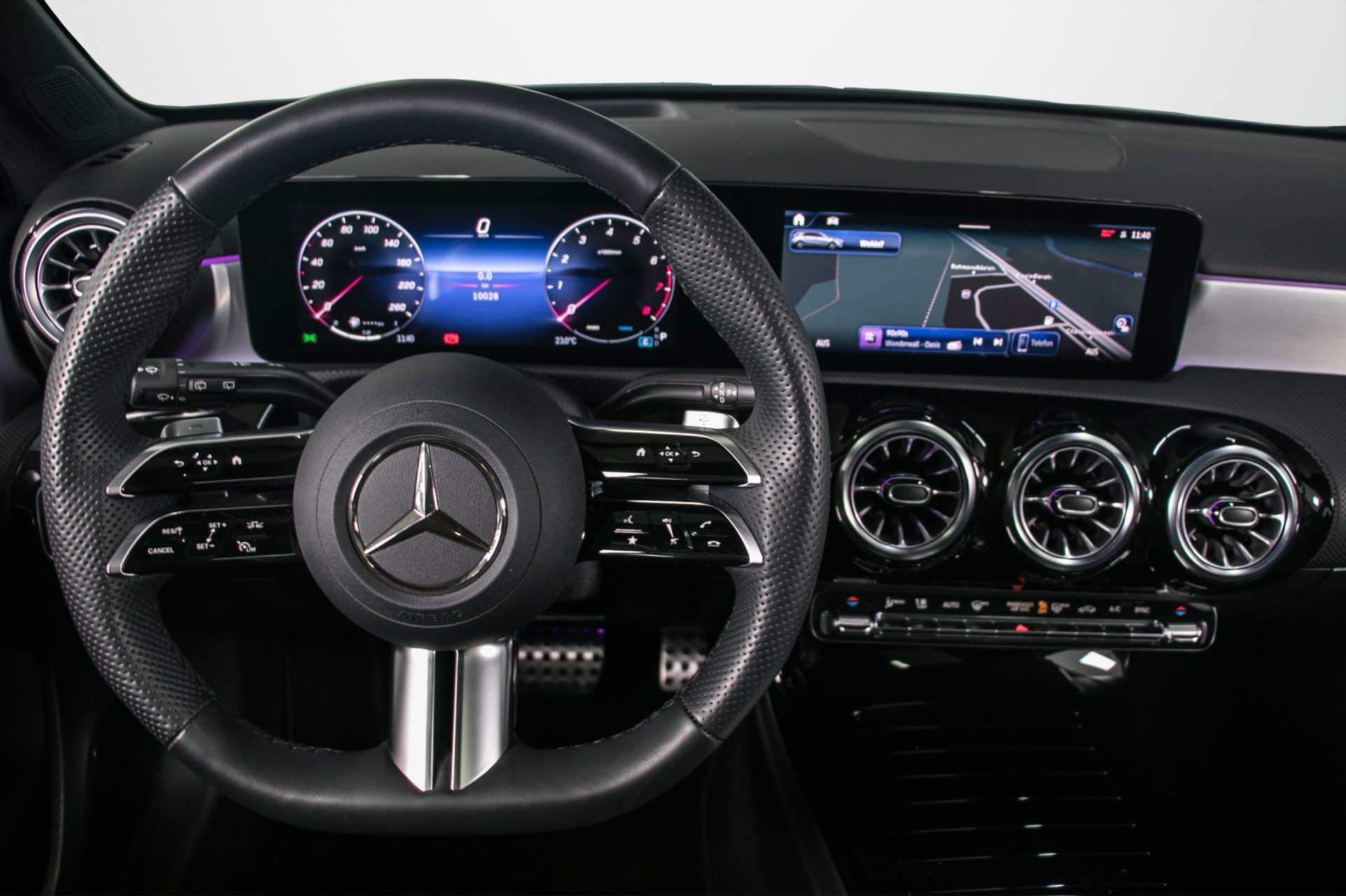 MERCEDES-BENZ A 250 4Matic AMG-Line 8G-DCT-image-4