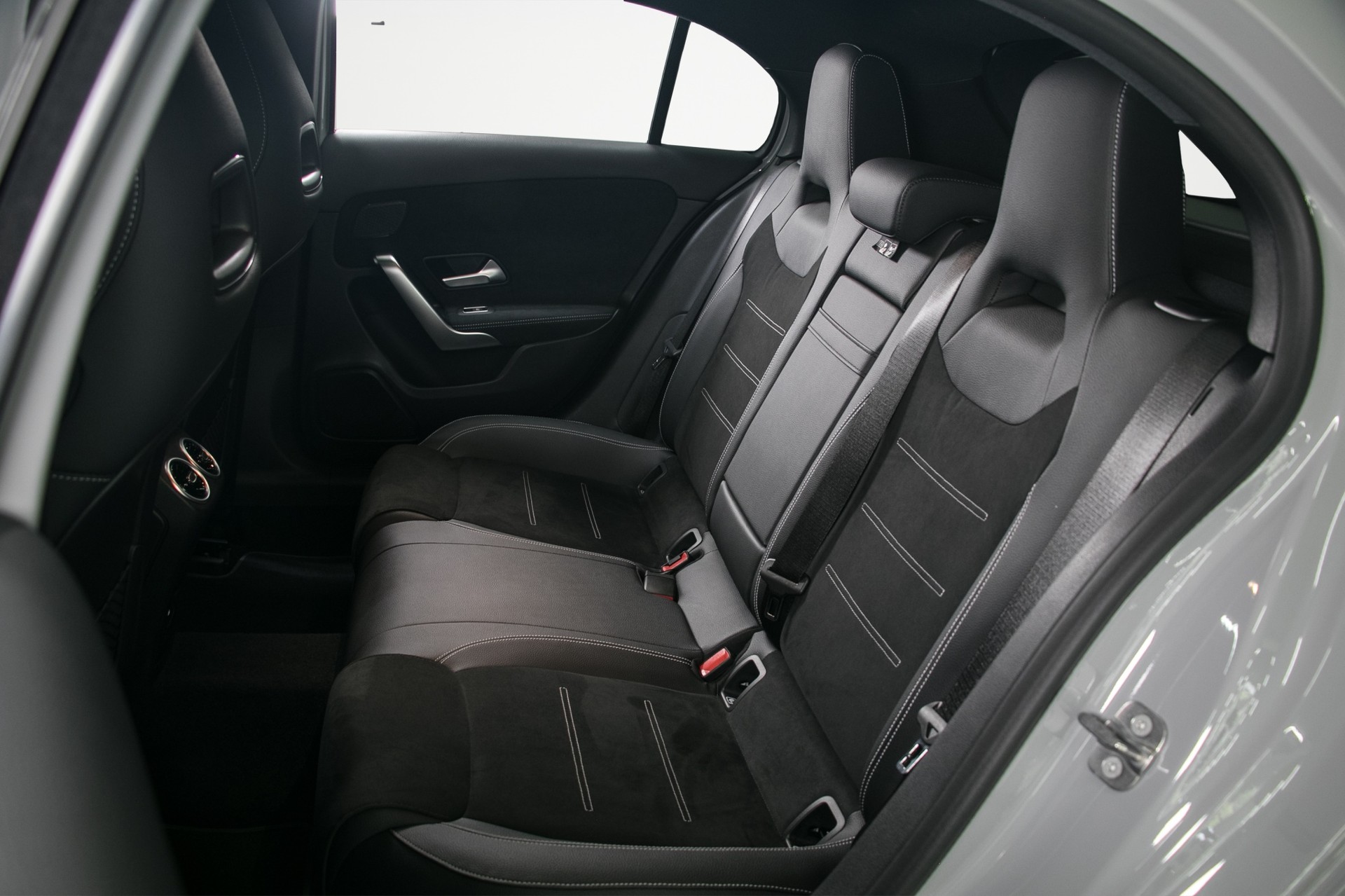 MERCEDES-BENZ A 250 4Matic AMG-Line 8G-DCT-image-12