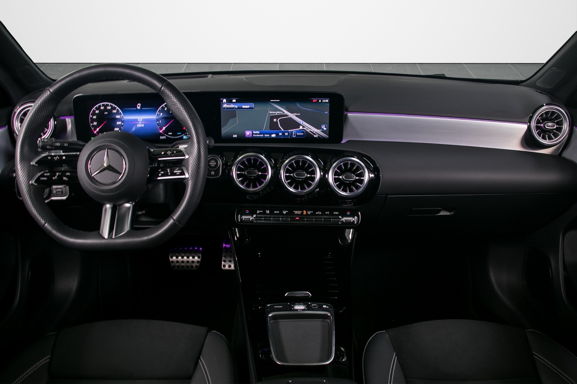 MERCEDES-BENZ A 250 4Matic AMG-Line 8G-DCT-showroom-element-3
