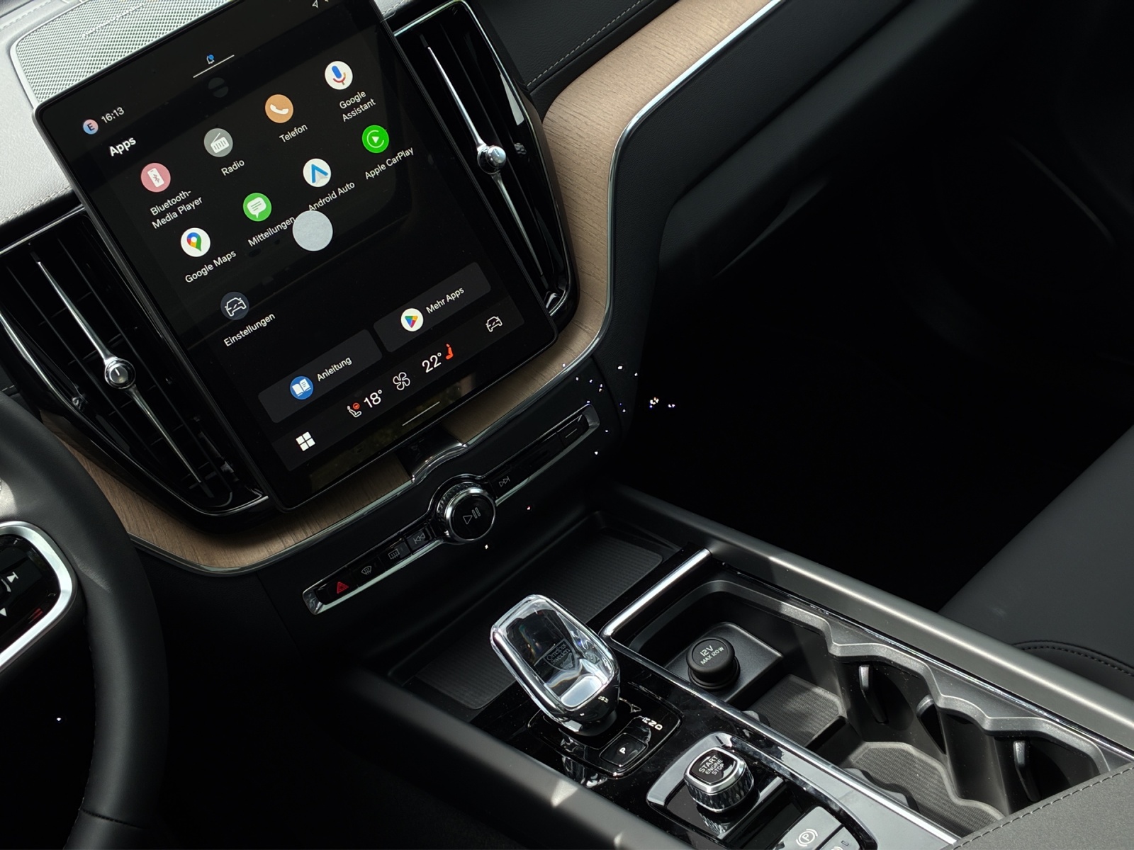 VOLVO XC60 2.0 T6 TE Ultra Dark eAWD-image-17