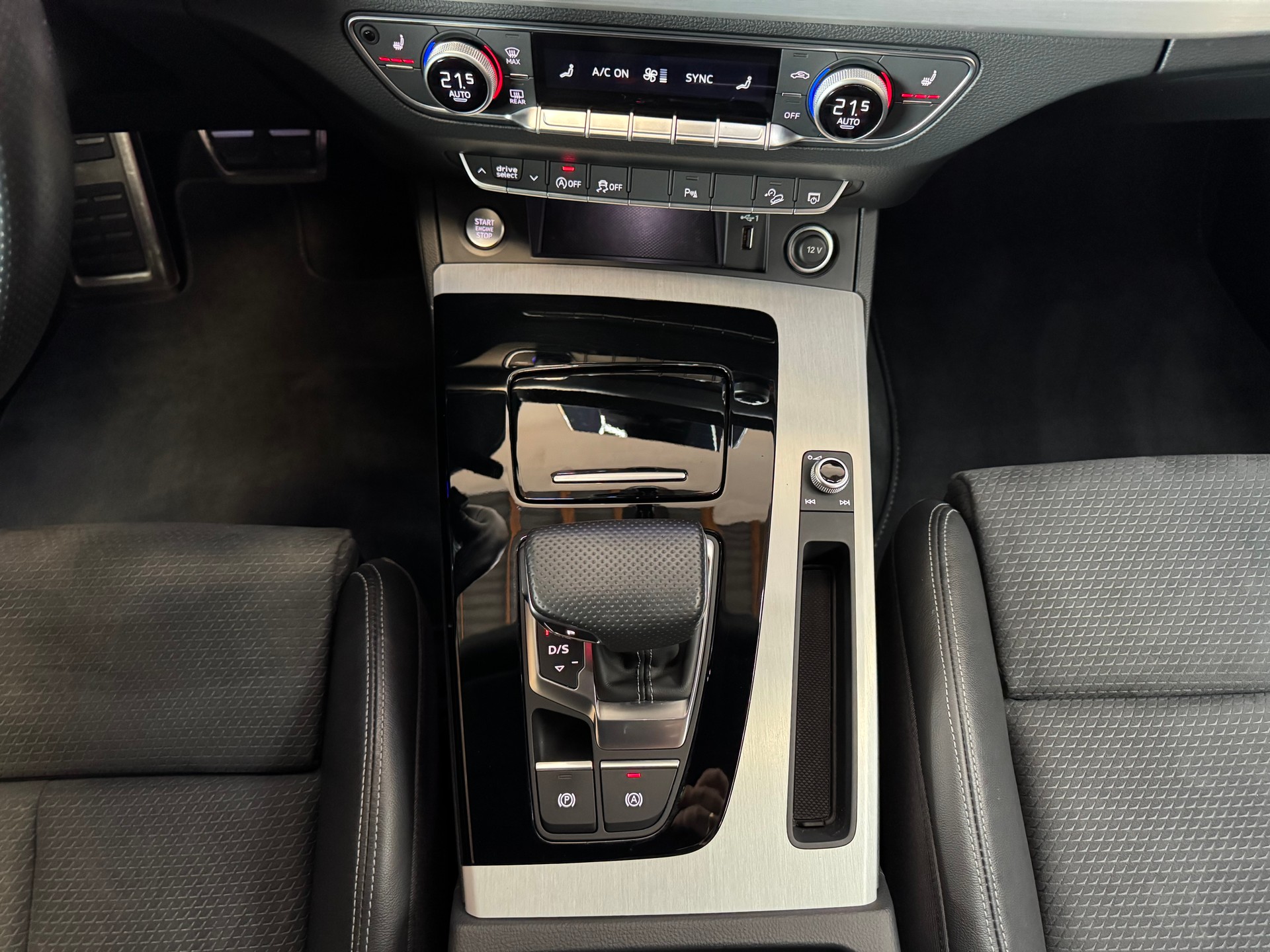 AUDI Q5 Sportback 45 TFSI S line quattro S-tronic-image-24