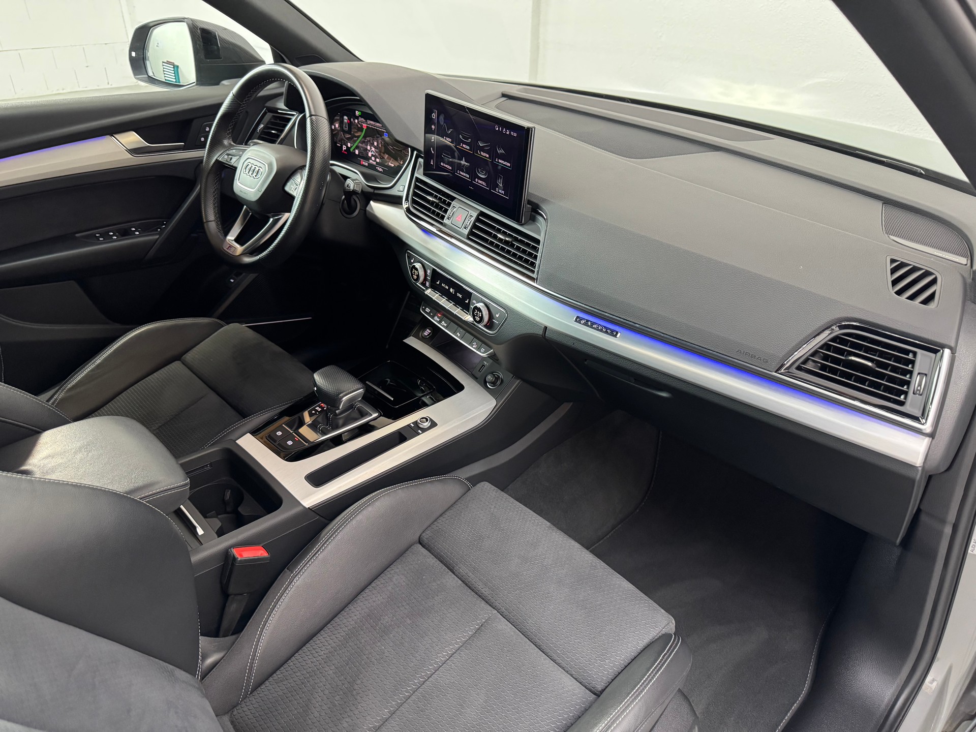AUDI Q5 Sportback 45 TFSI S line quattro S-tronic-image-11