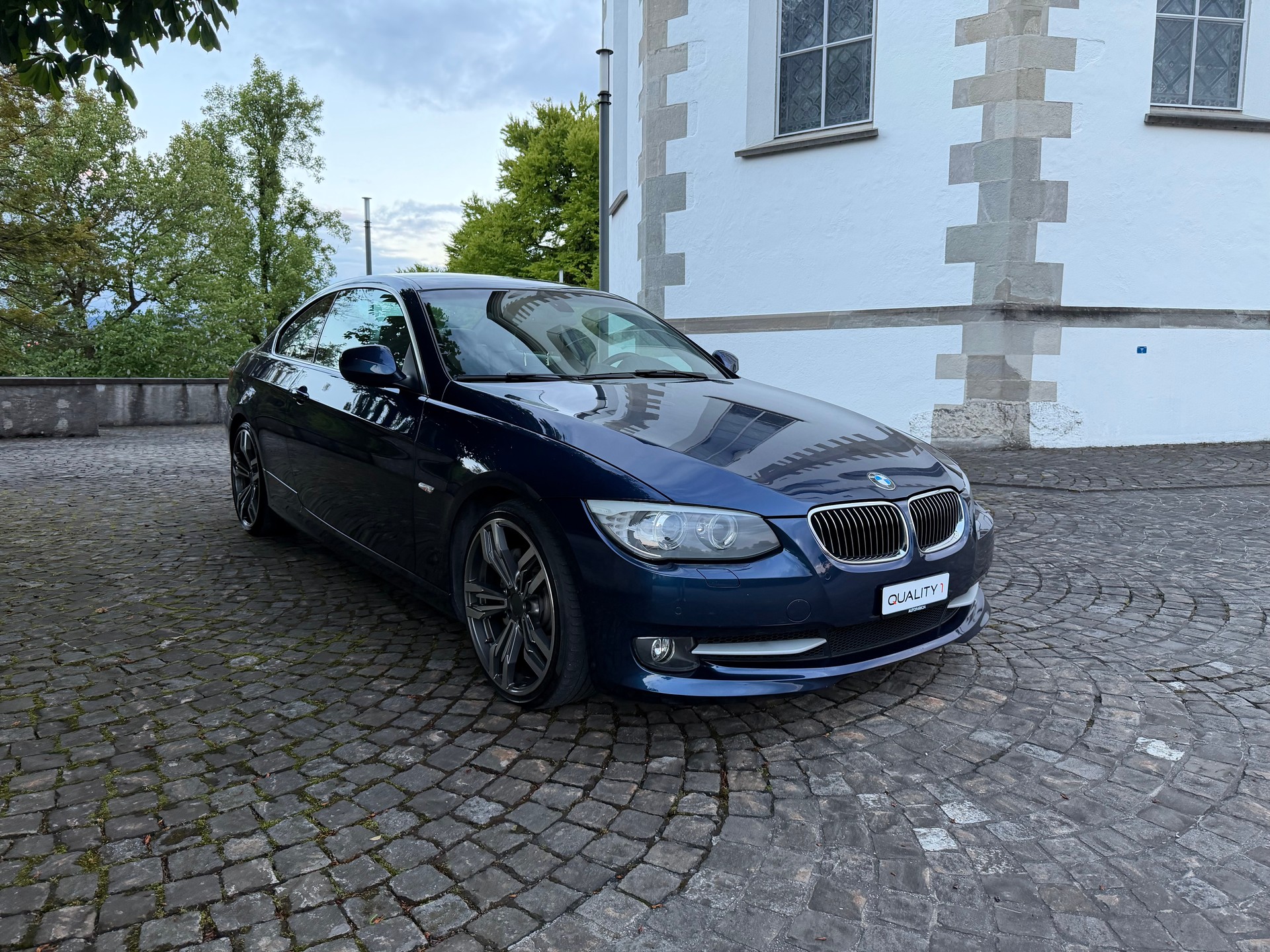 BMW 335i Coupé DSG / CH-Fahrzeug / Service gepflegt bei BMW / 8 Fach Bereift / Leder / Navi / Xenon / Tempomat-image-2