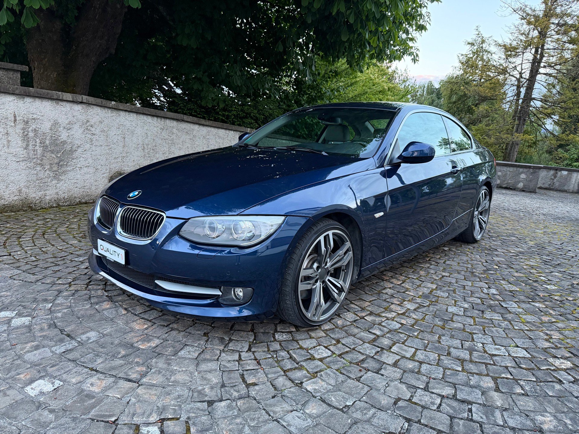 BMW 335i Coupé DSG / CH-Fahrzeug / Service gepflegt bei BMW / 8 Fach Bereift / Leder / Navi / Xenon / Tempomat
