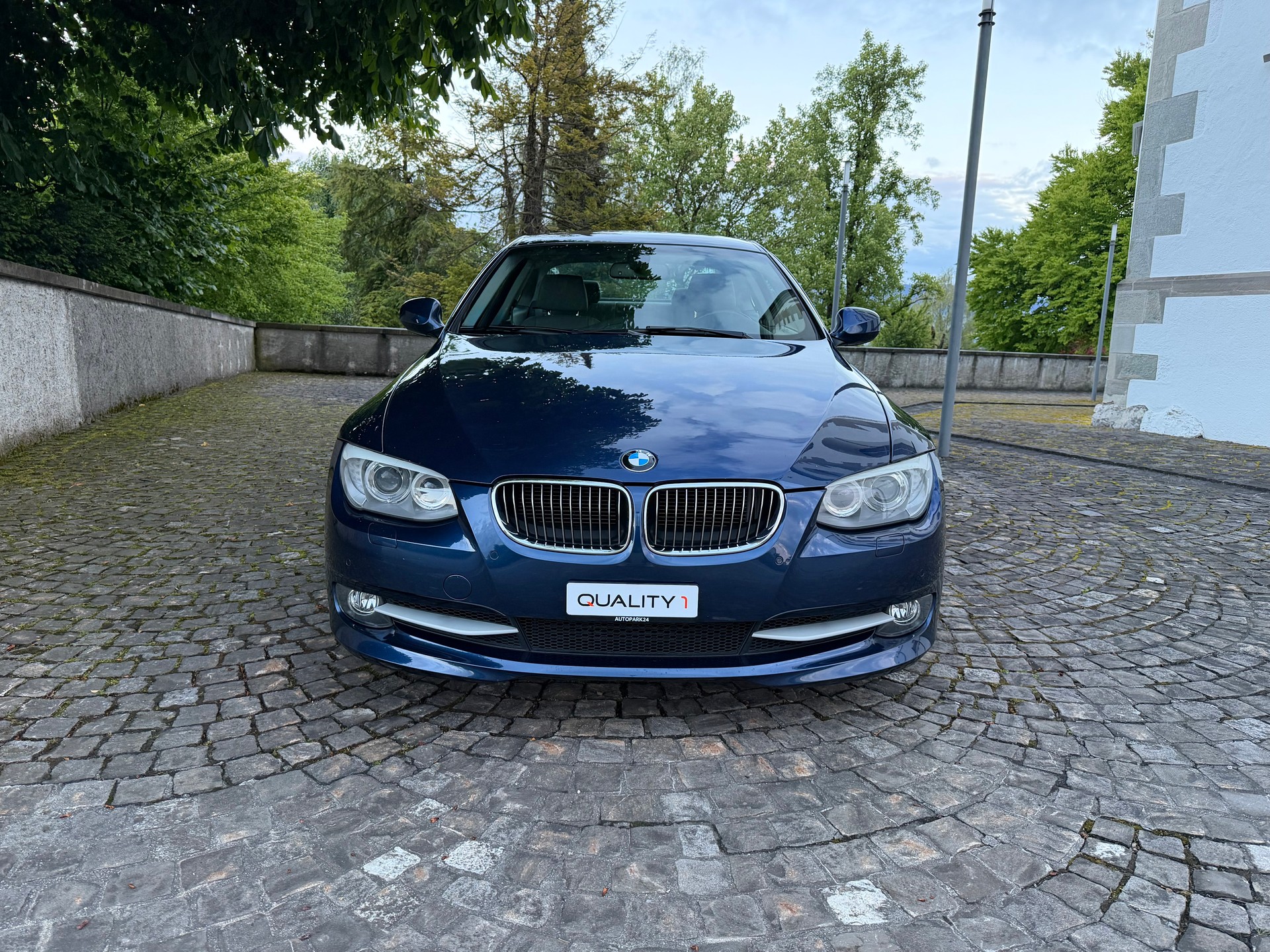 BMW 335i Coupé DSG / CH-Fahrzeug / Service gepflegt bei BMW / 8 Fach Bereift / Leder / Navi / Xenon / Tempomat-image-1