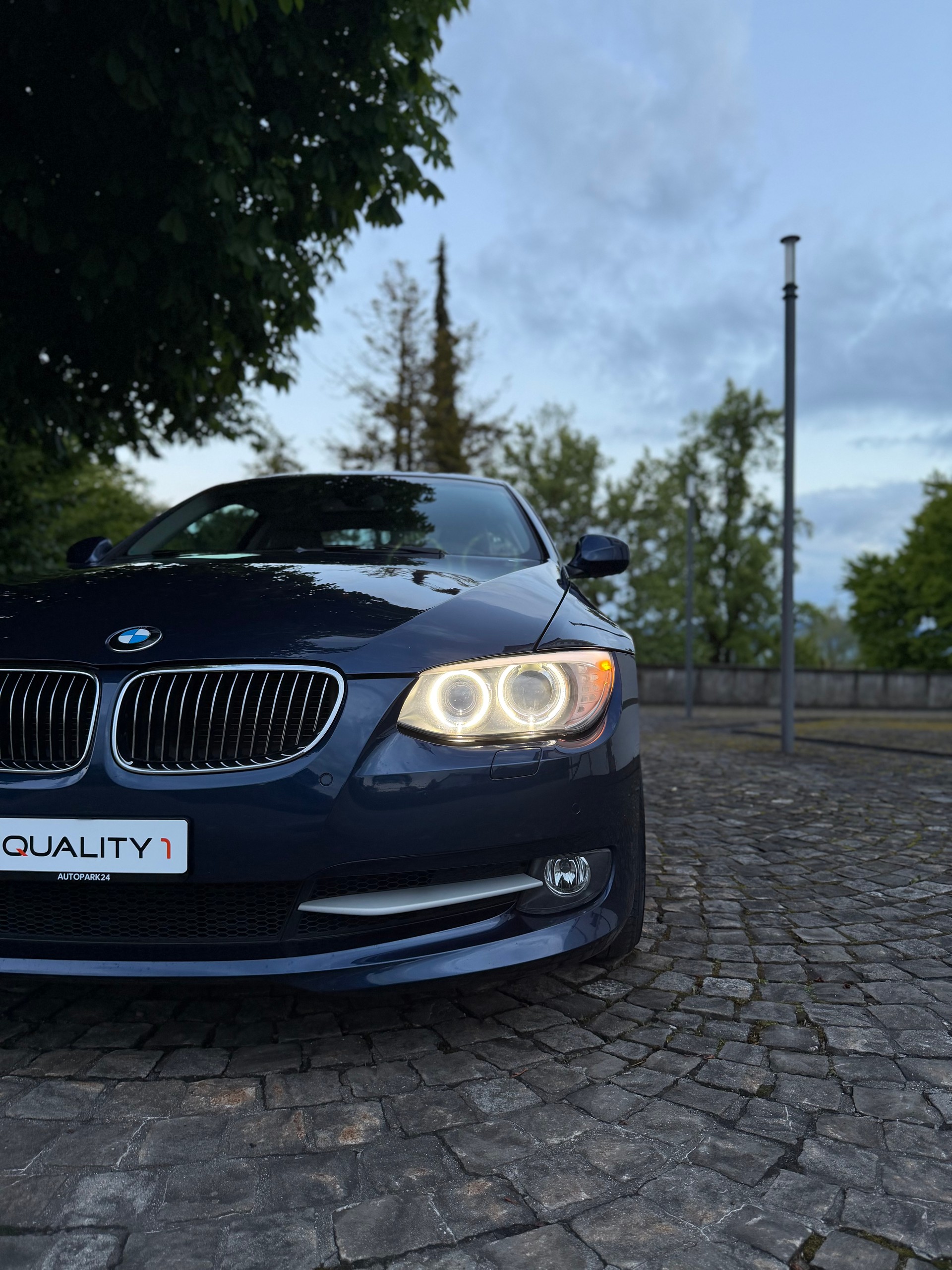 BMW 335i Coupé DSG / CH-Fahrzeug / Service gepflegt bei BMW / 8 Fach Bereift / Leder / Navi / Xenon / Tempomat-image-13