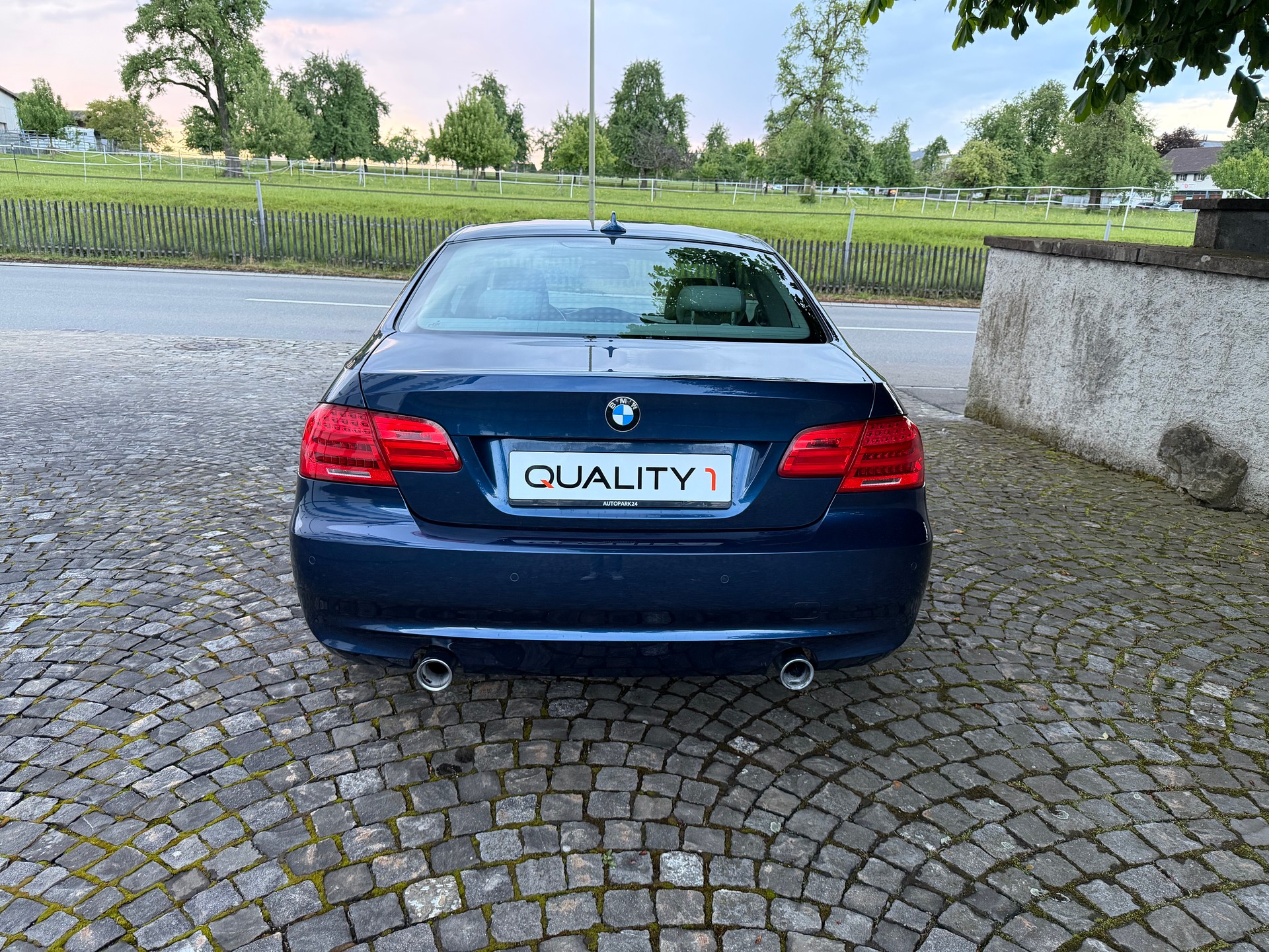 BMW 335i Coupé DSG / CH-Fahrzeug / Service gepflegt bei BMW / 8 Fach Bereift / Leder / Navi / Xenon / Tempomat-image-5
