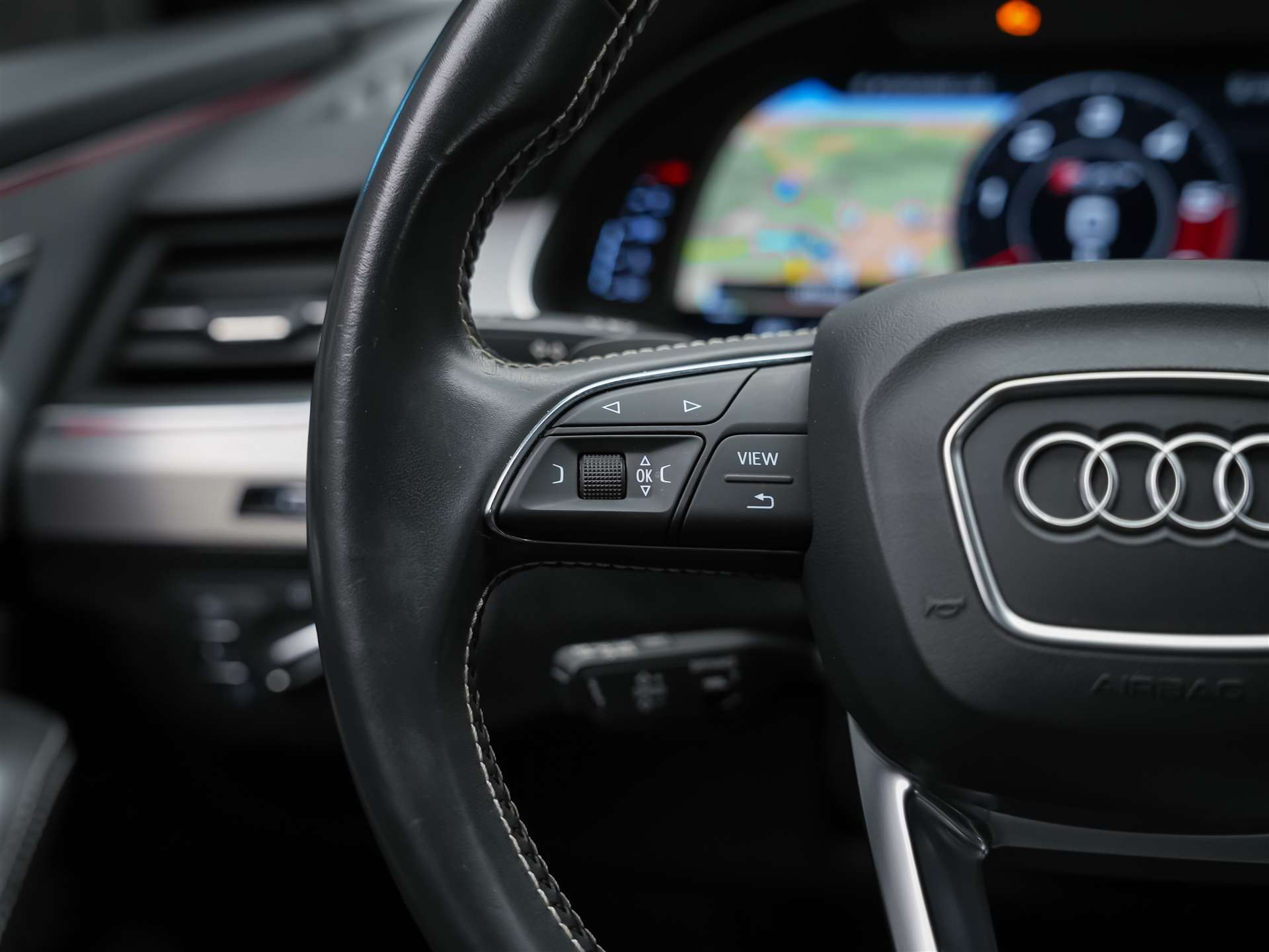 AUDI SQ7 4.0 TDI quattro tiptronic *7 Sitze*22" Felgen*Head-Up*Nachtsicht*-image-30