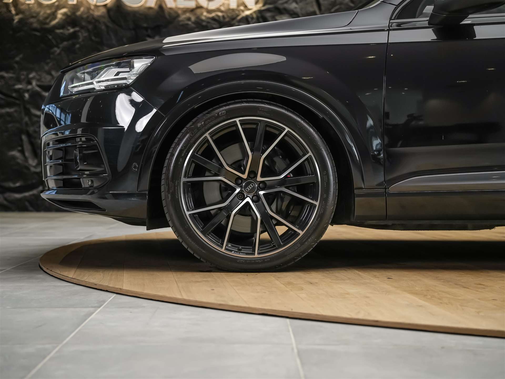 AUDI SQ7 4.0 TDI quattro tiptronic *7 Sitze*22" Felgen*Head-Up*Nachtsicht*-image-18