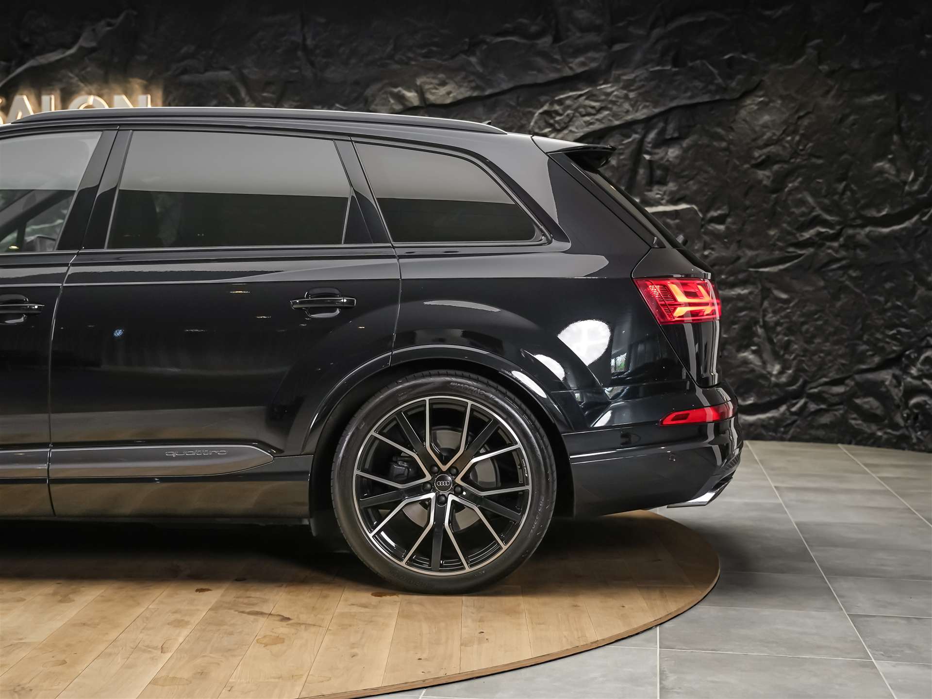 AUDI SQ7 4.0 TDI quattro tiptronic *7 Sitze*22" Felgen*Head-Up*Nachtsicht*-image-19
