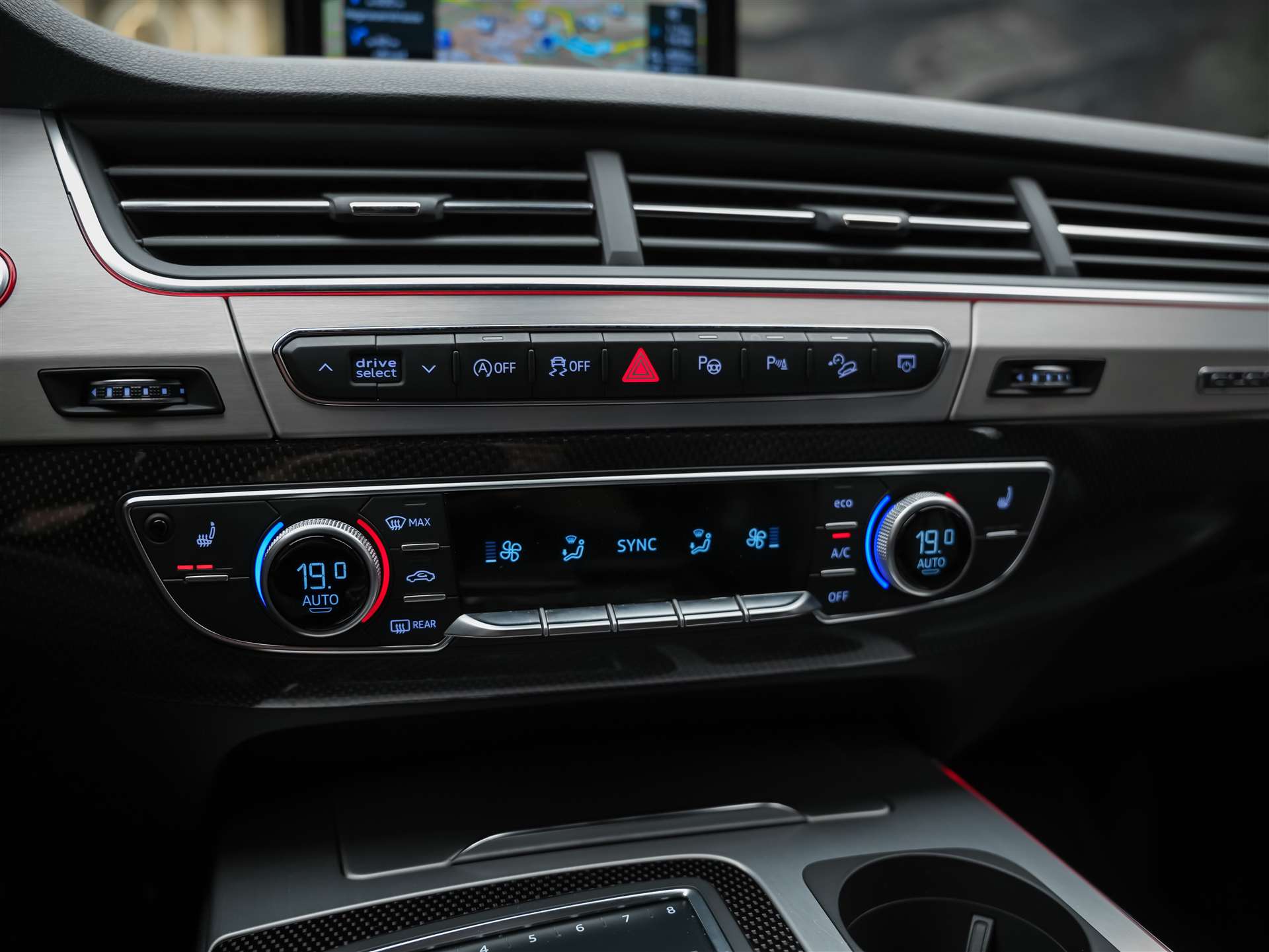 AUDI SQ7 4.0 TDI quattro tiptronic *7 Sitze*22" Felgen*Head-Up*Nachtsicht*-image-24