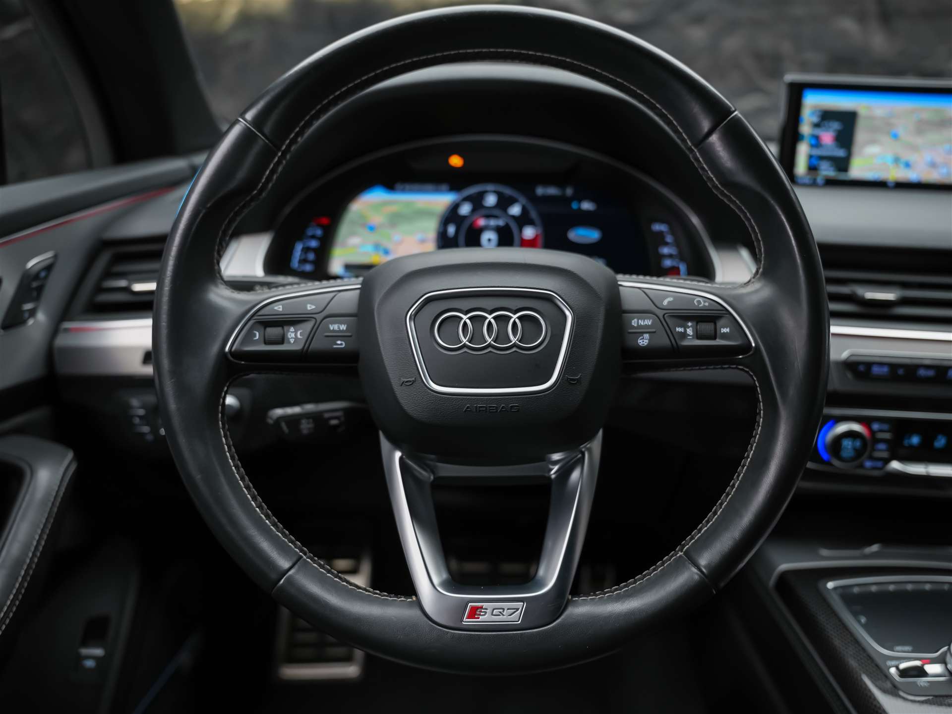 AUDI SQ7 4.0 TDI quattro tiptronic *7 Sitze*22" Felgen*Head-Up*Nachtsicht*-image-21