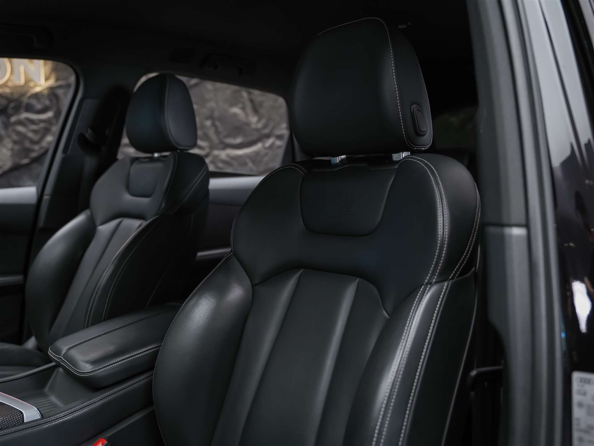 AUDI SQ7 4.0 TDI quattro tiptronic *7 Sitze*22" Felgen*Head-Up*Nachtsicht*-image-10