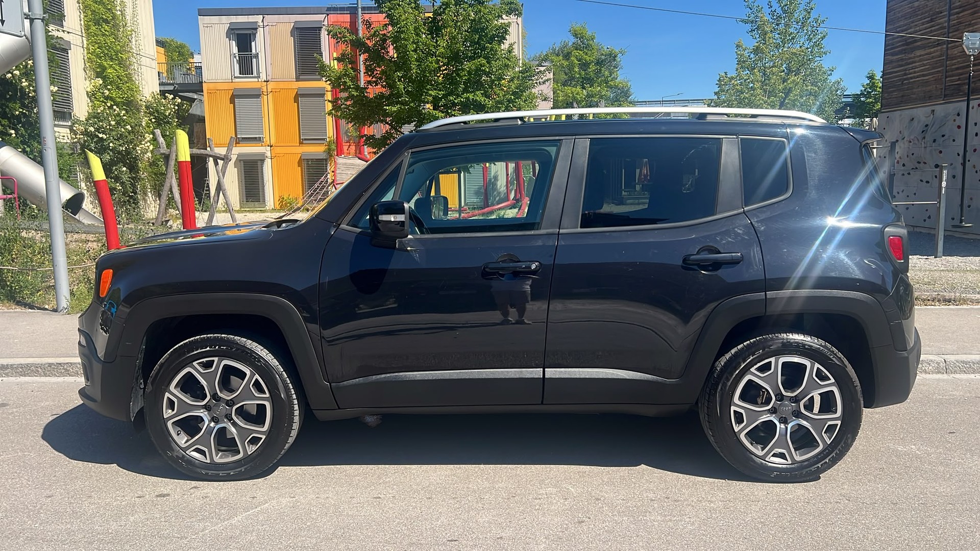 JEEP Renegade 2.0 CRD Limited AWD + Low Range 9ATX-showroom-element-3