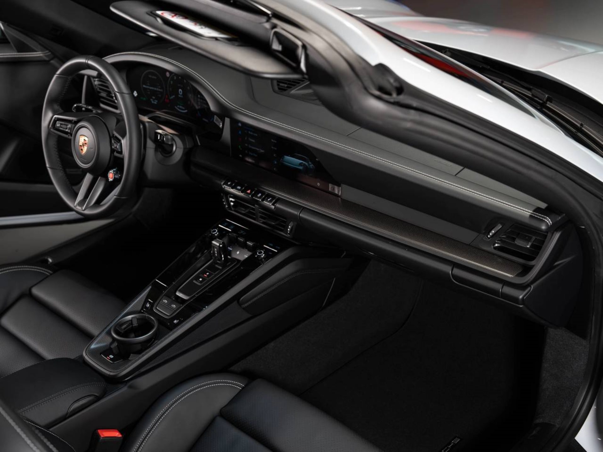 PORSCHE 911 Targa 4 GTS-image-24