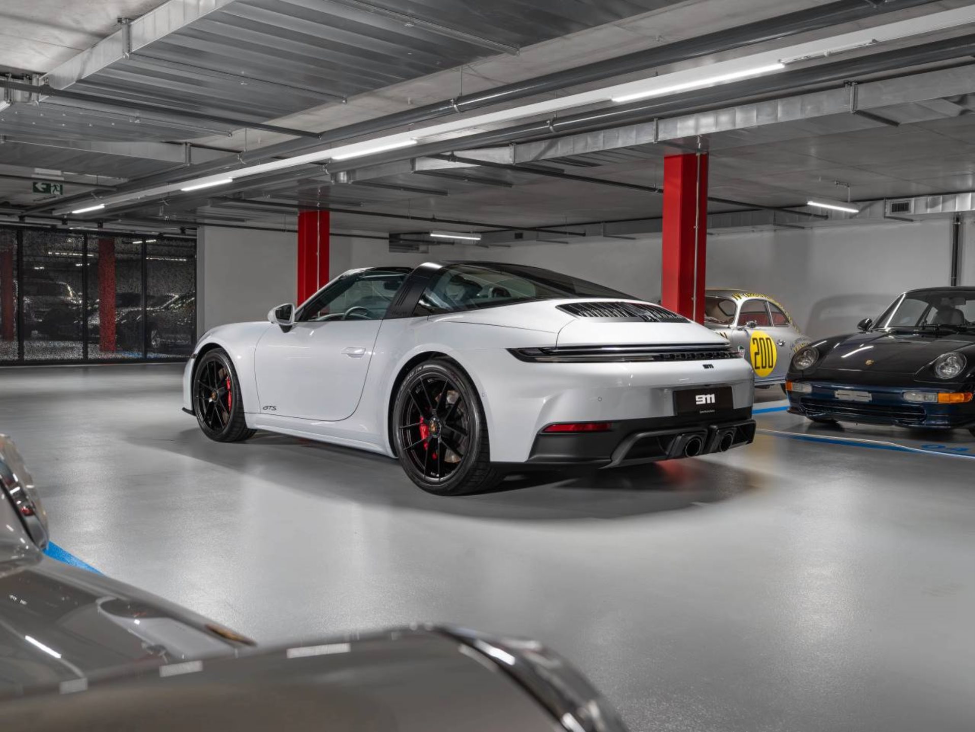 PORSCHE 911 Targa 4 GTS-showroom-element-1